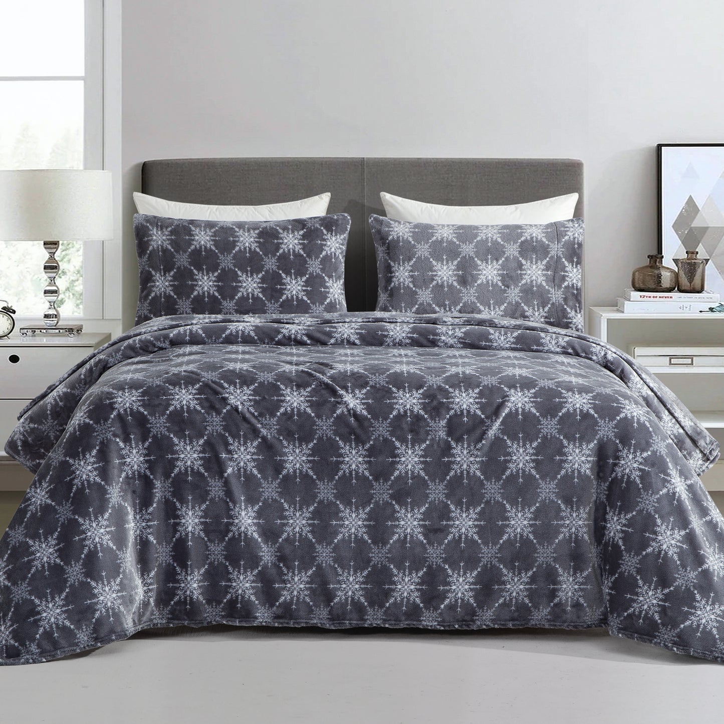 Elegant Comfort 4-Piece Holiday Christmas Velvet Plush Flannel Sheet Set