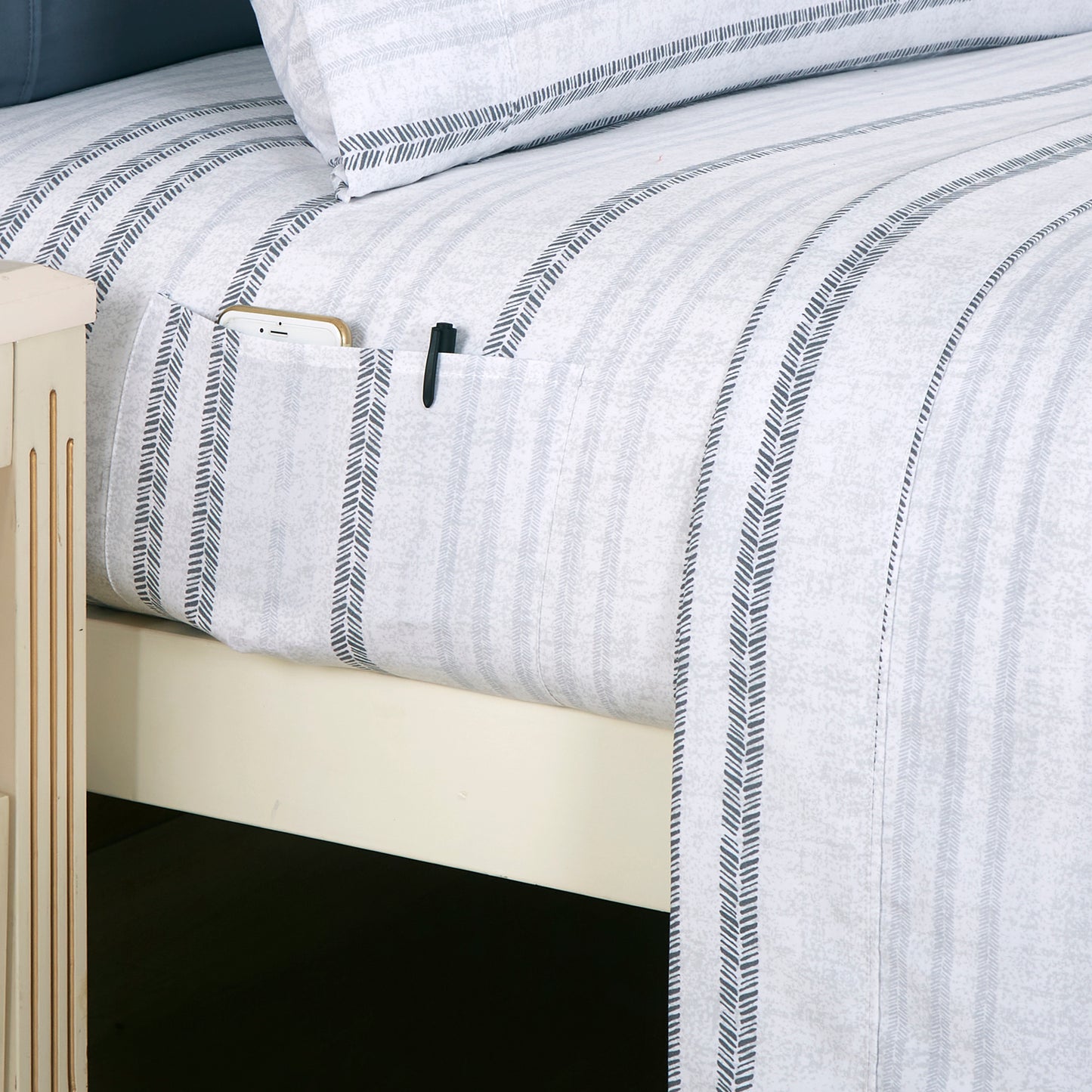 Elegant Comfort 6-Piece Floral and Stripe Pattern Sheet Set - Soft as a Hotel Premium Quality Bedding
