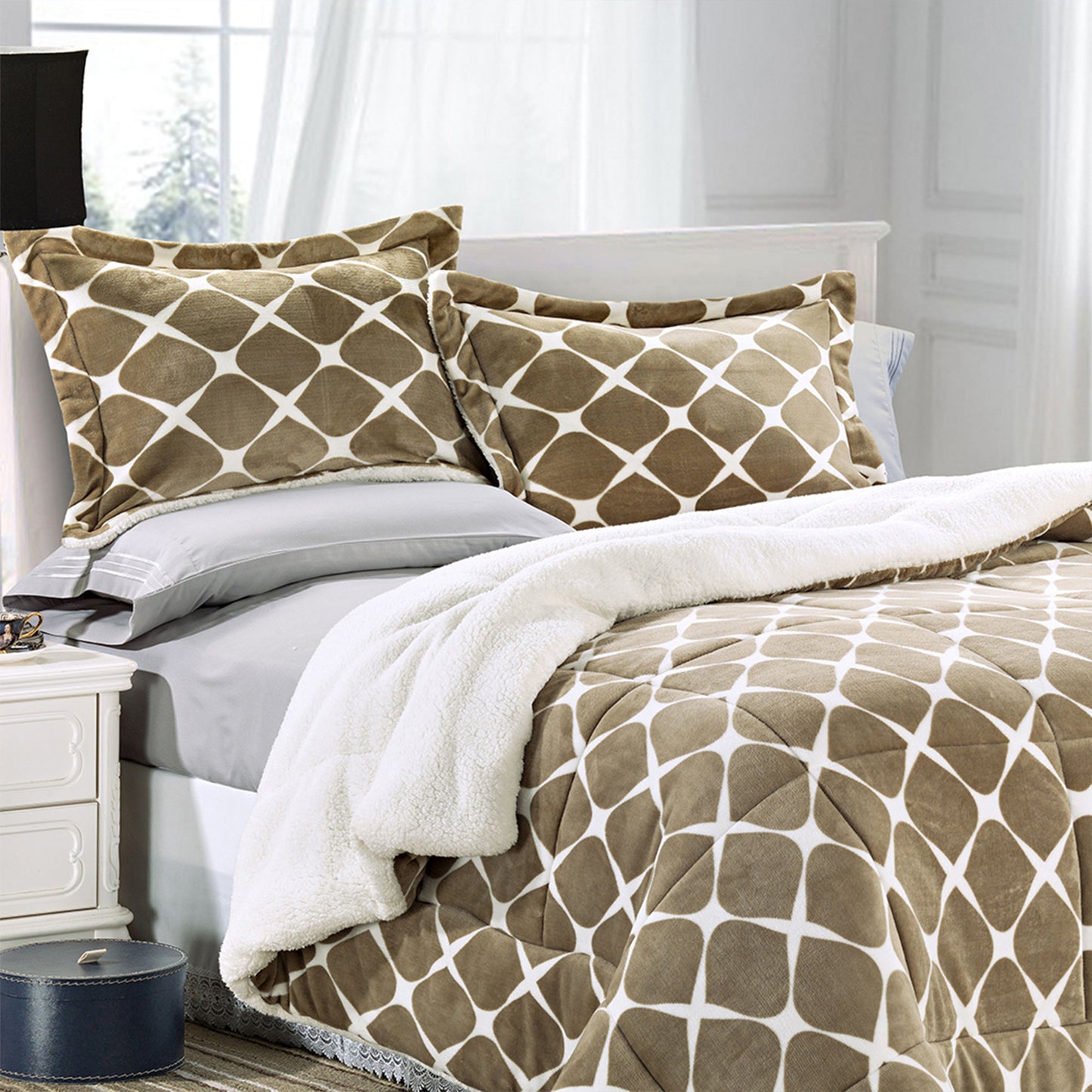 Elegant Comfort 3-Piece Micro-Suede Reversible Sherpa - Bloomingdale Pattern Comforter Set