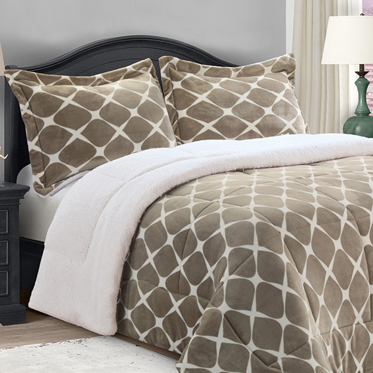Elegant Comfort 3-Piece Micro-Suede Reversible Sherpa - Bloomingdale Pattern Comforter Set