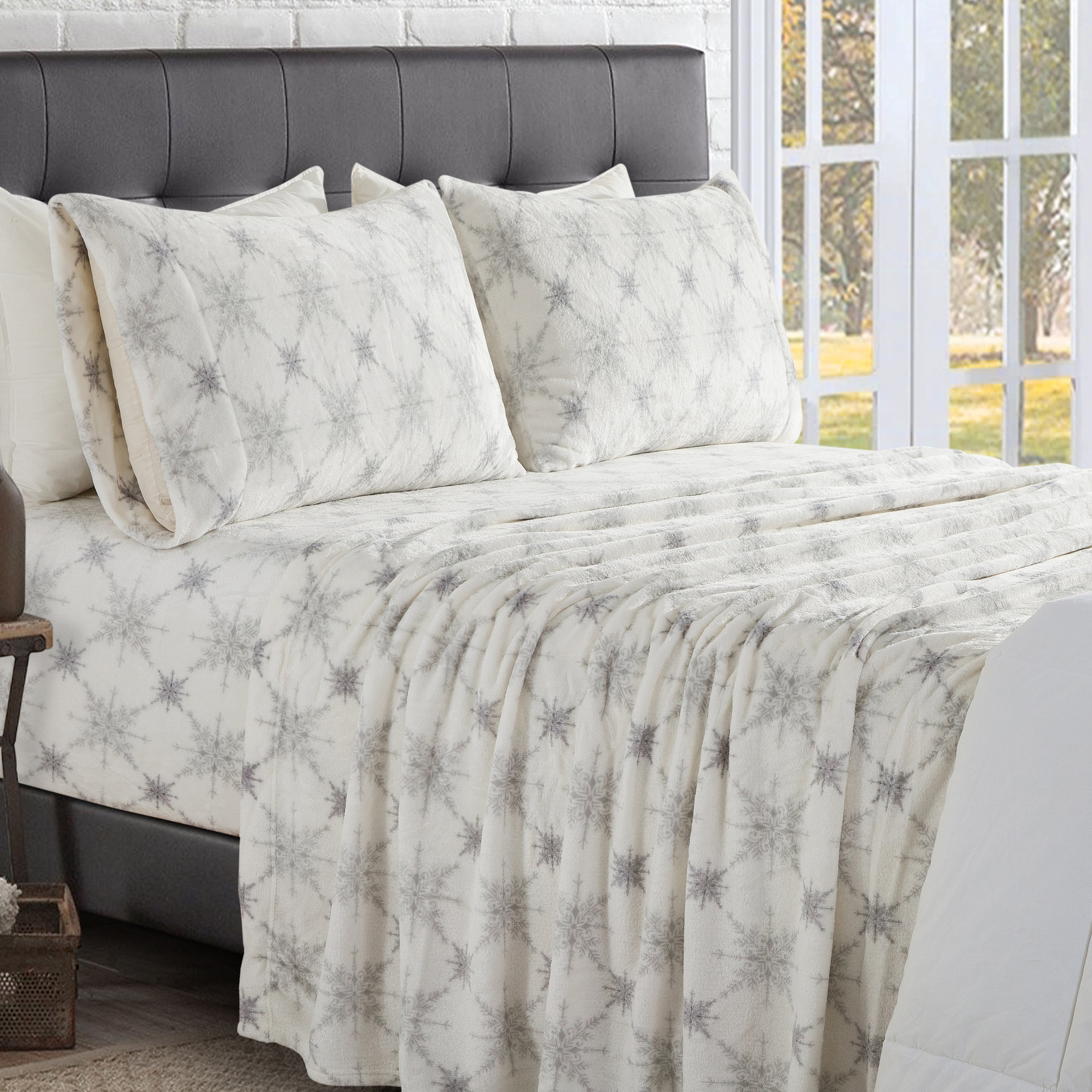 4-Piece Holiday Christmas Velvet Plush Flannel Sheet Set