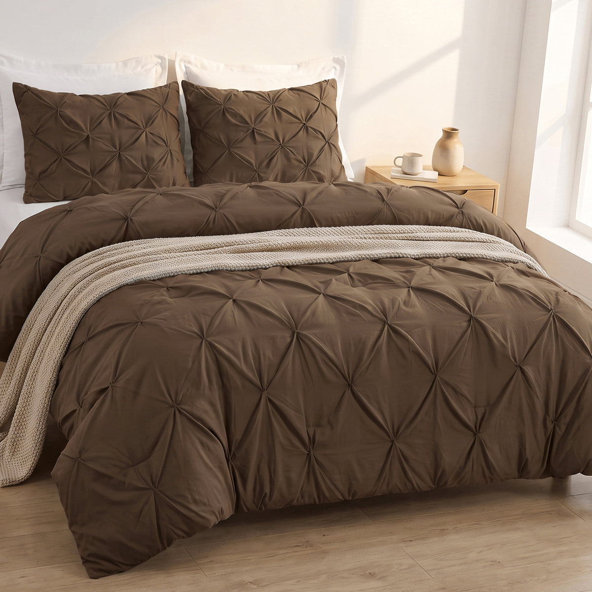 Pinch Pleated Pintuck Pattern, 3-Piece Duvet Cover Set - Features Corner Ties