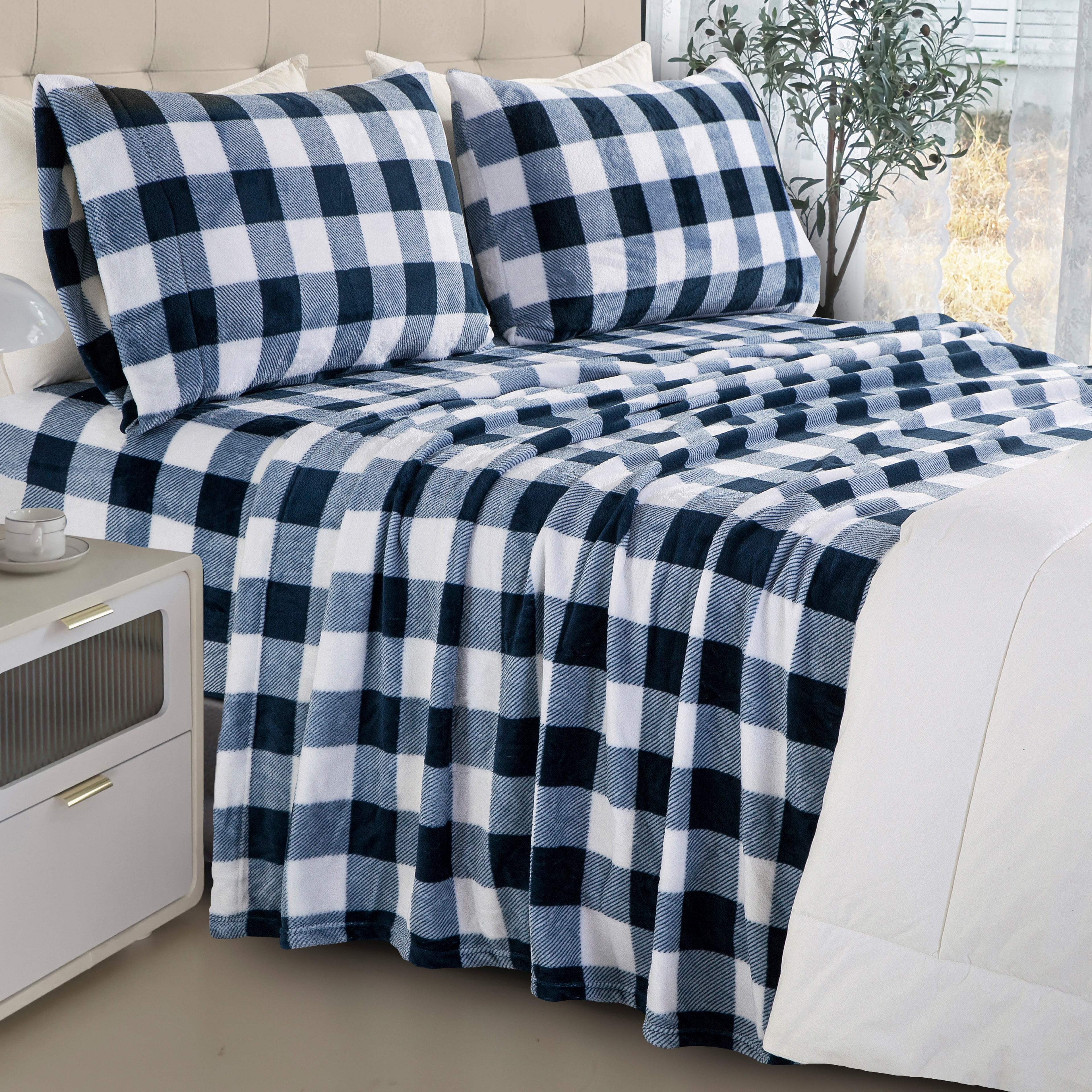 4-Piece Velvet Plush Flannel Sheet Set