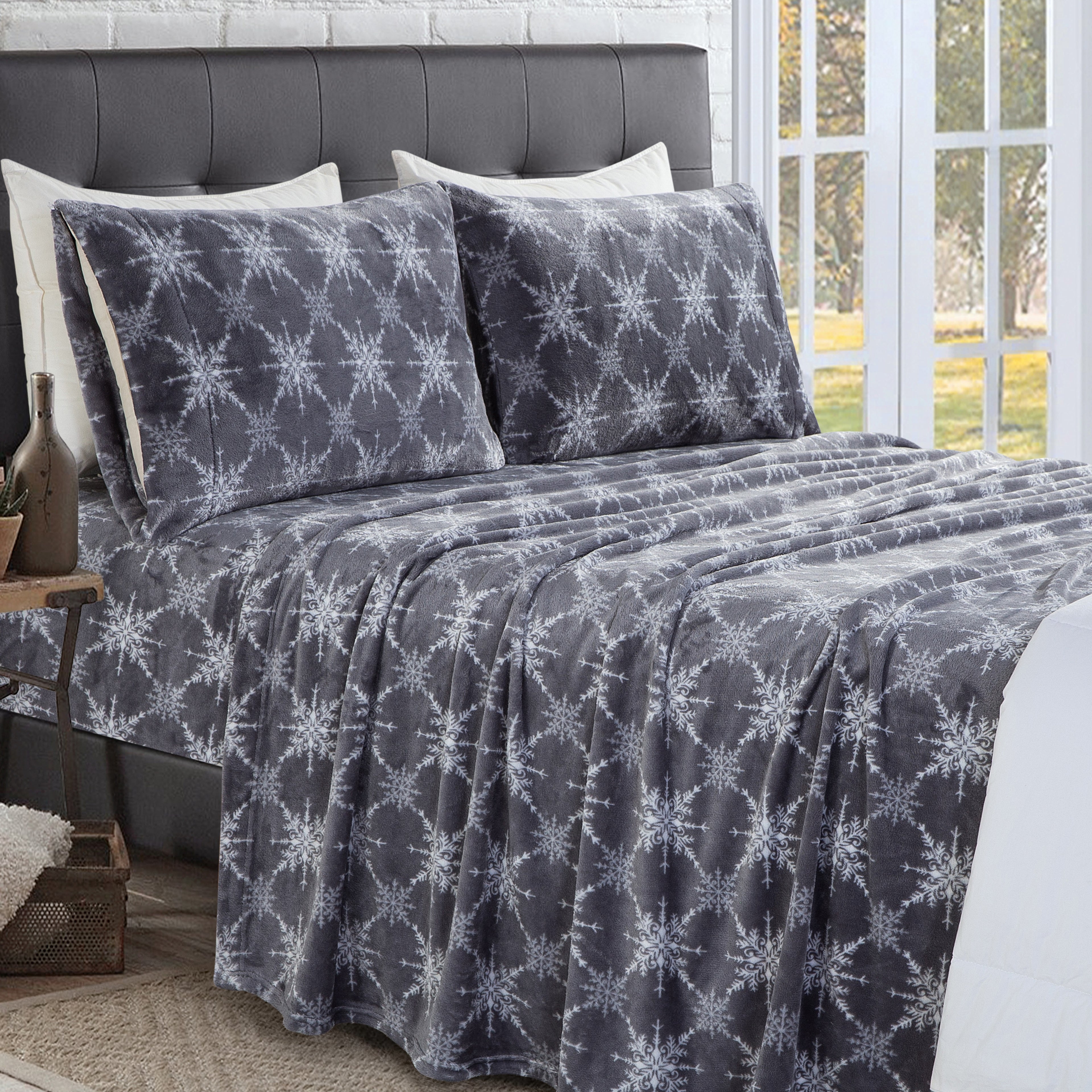 4-Piece Holiday Christmas Velvet Plush Flannel Sheet Set