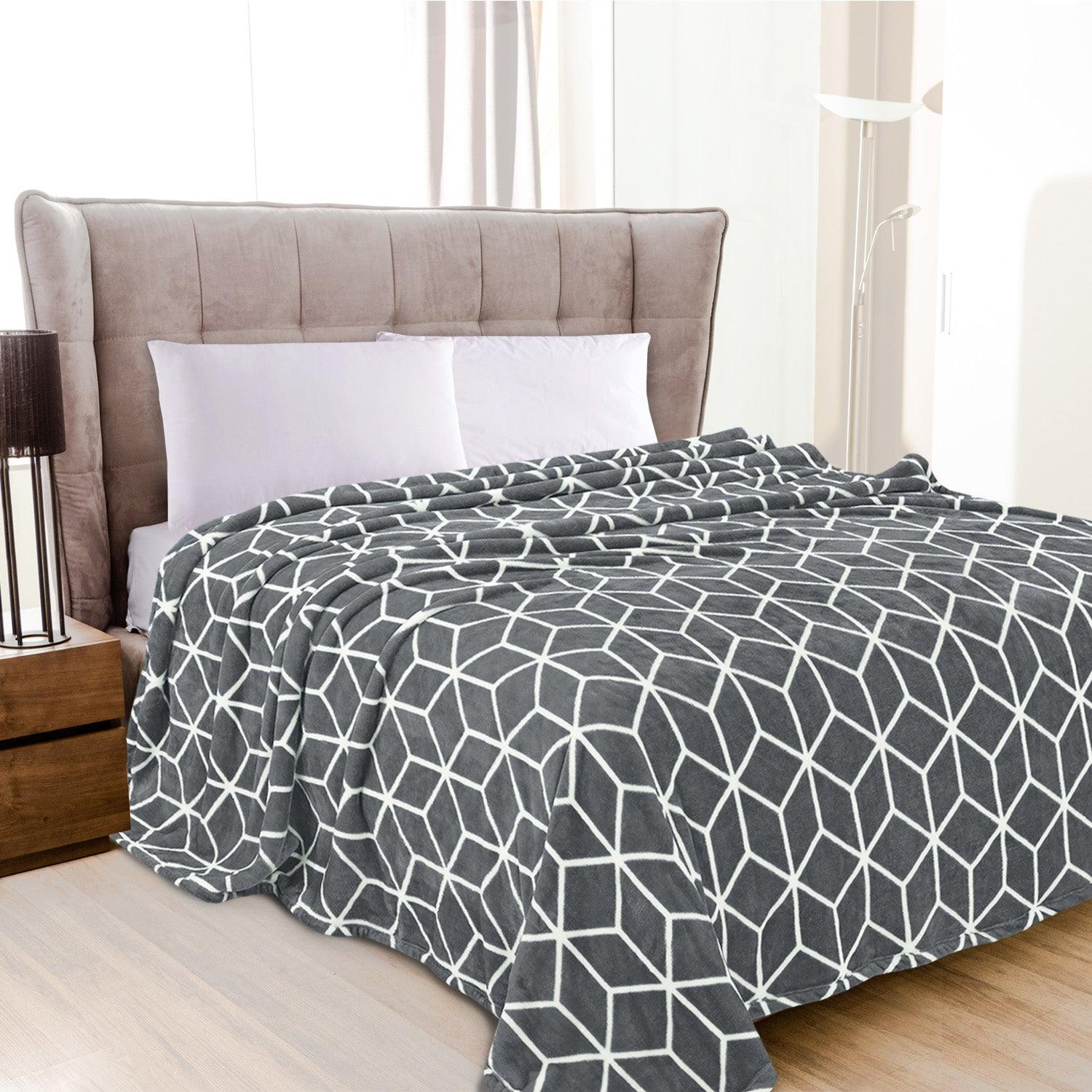 Cube Printed Velour Fleece Blanket - Geometric Design Velvety Feel