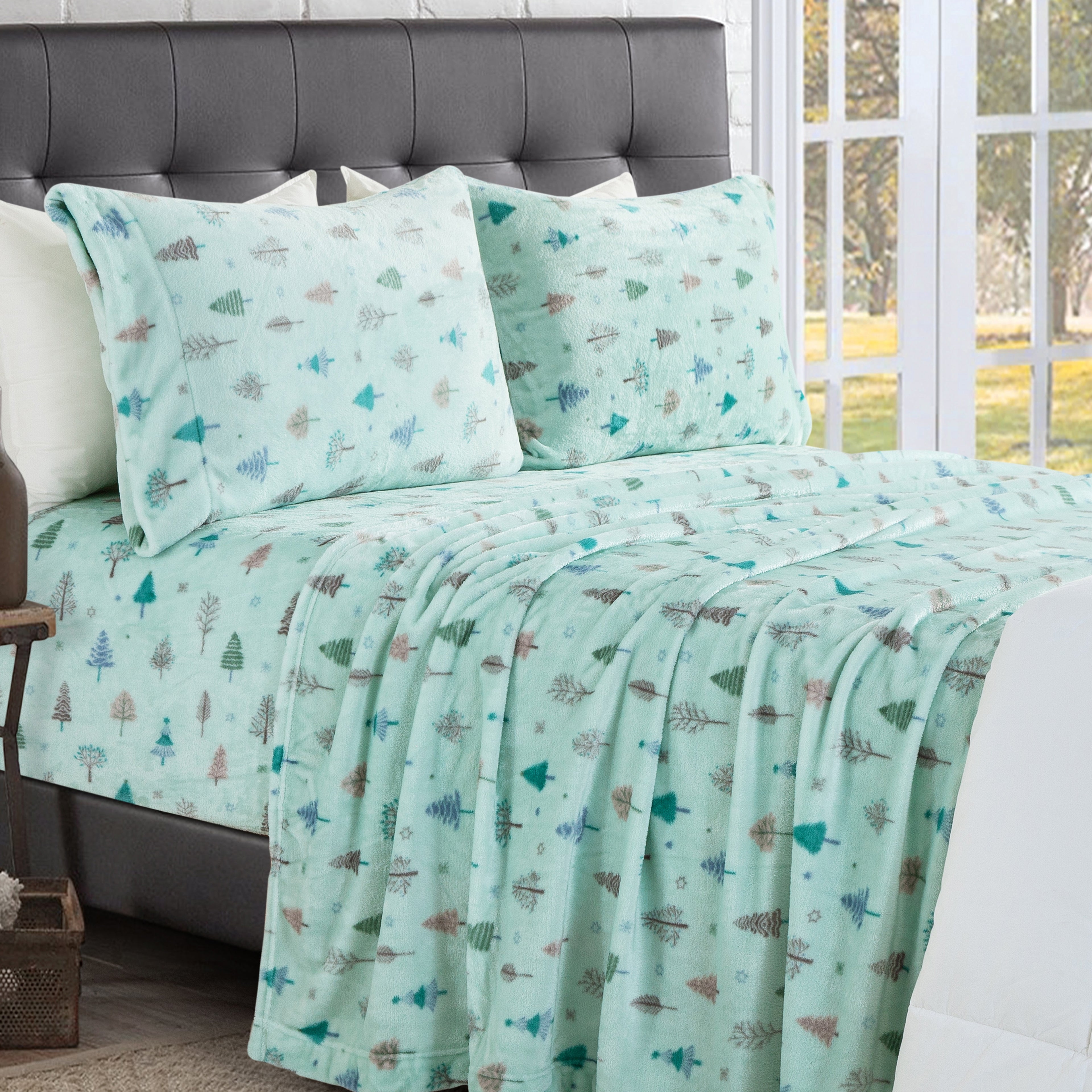 4-Piece Holiday Christmas Velvet Plush Flannel Sheet Set