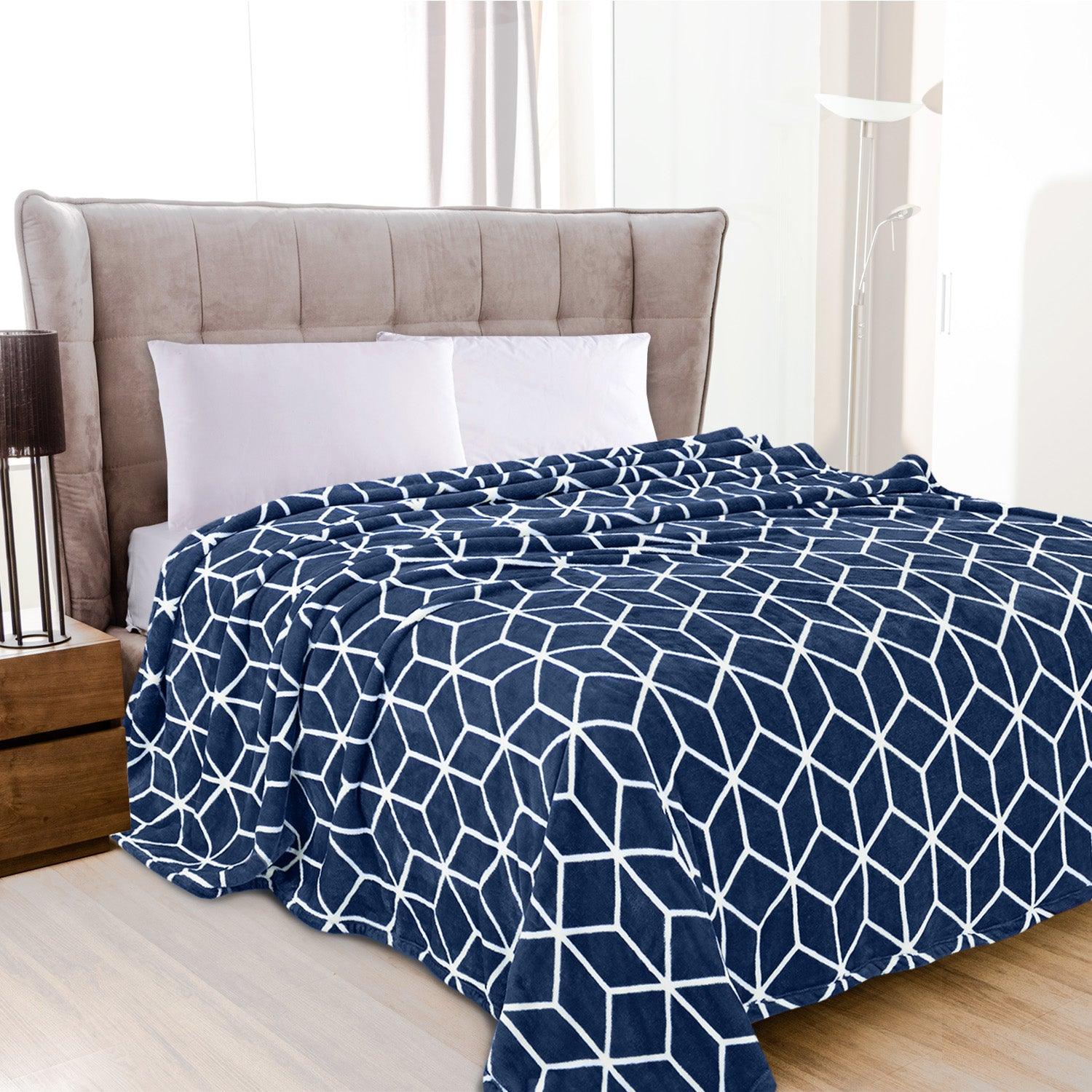 Cube Printed Velour Fleece Blanket - Geometric Design Velvety Feel