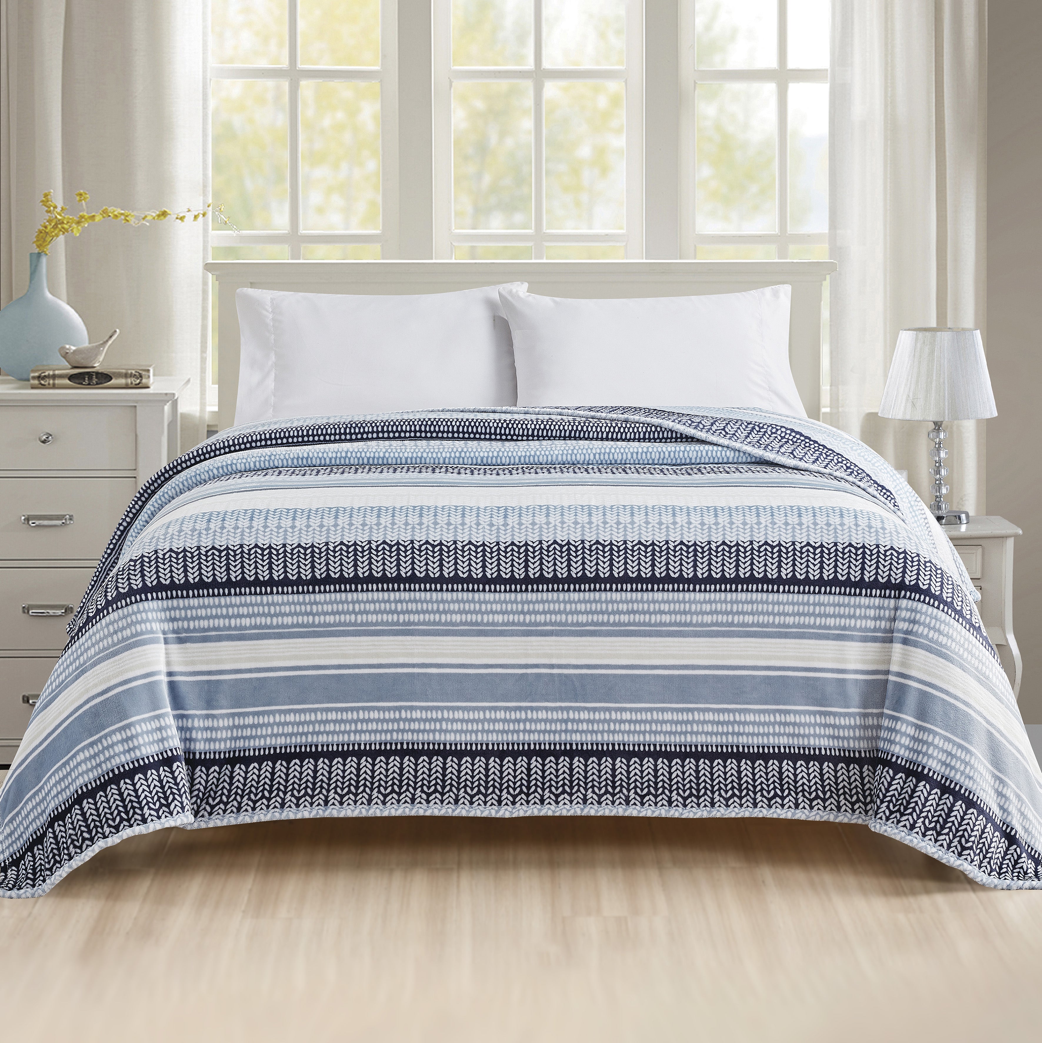 Printed Bed or Oversized Couch Blanket - Lightweight for All Season Warmth