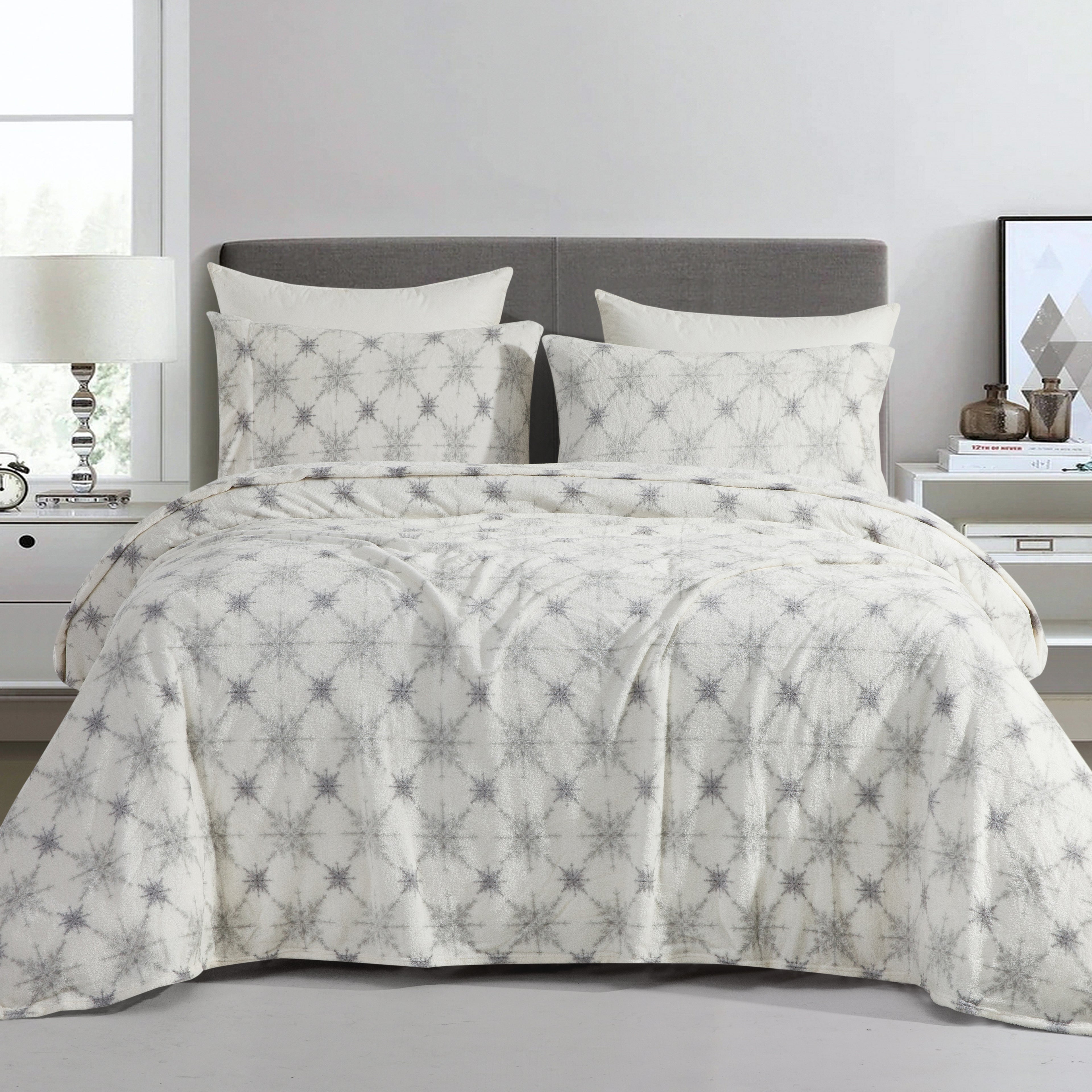4-Piece Holiday Christmas Velvet Plush Flannel Sheet Set