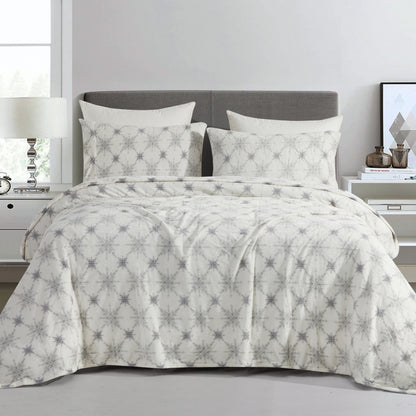 Elegant Comfort 4-Piece Holiday Christmas Velvet Plush Flannel Sheet Set