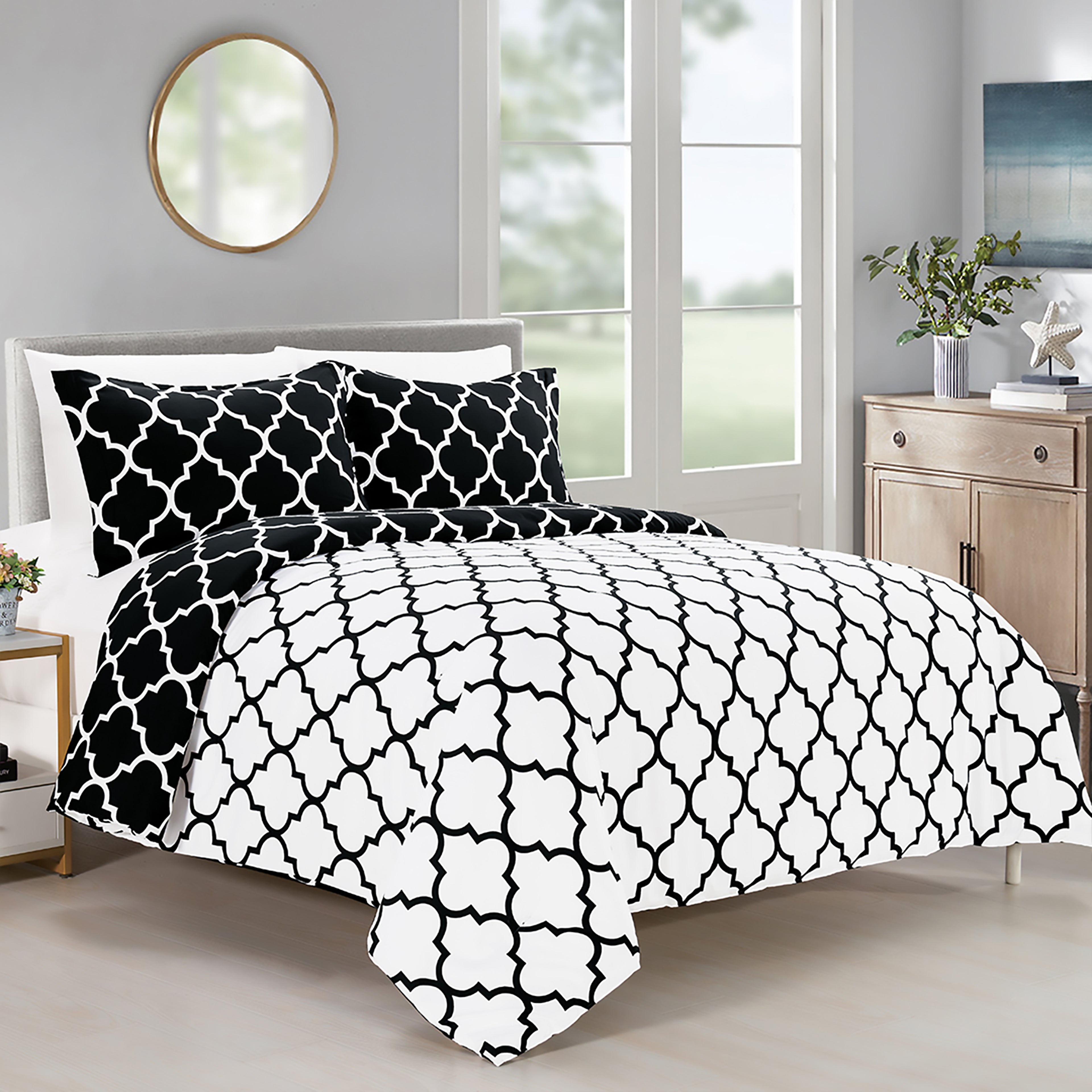 3-Piece Moroccan Trellis Reversible Comforter Set