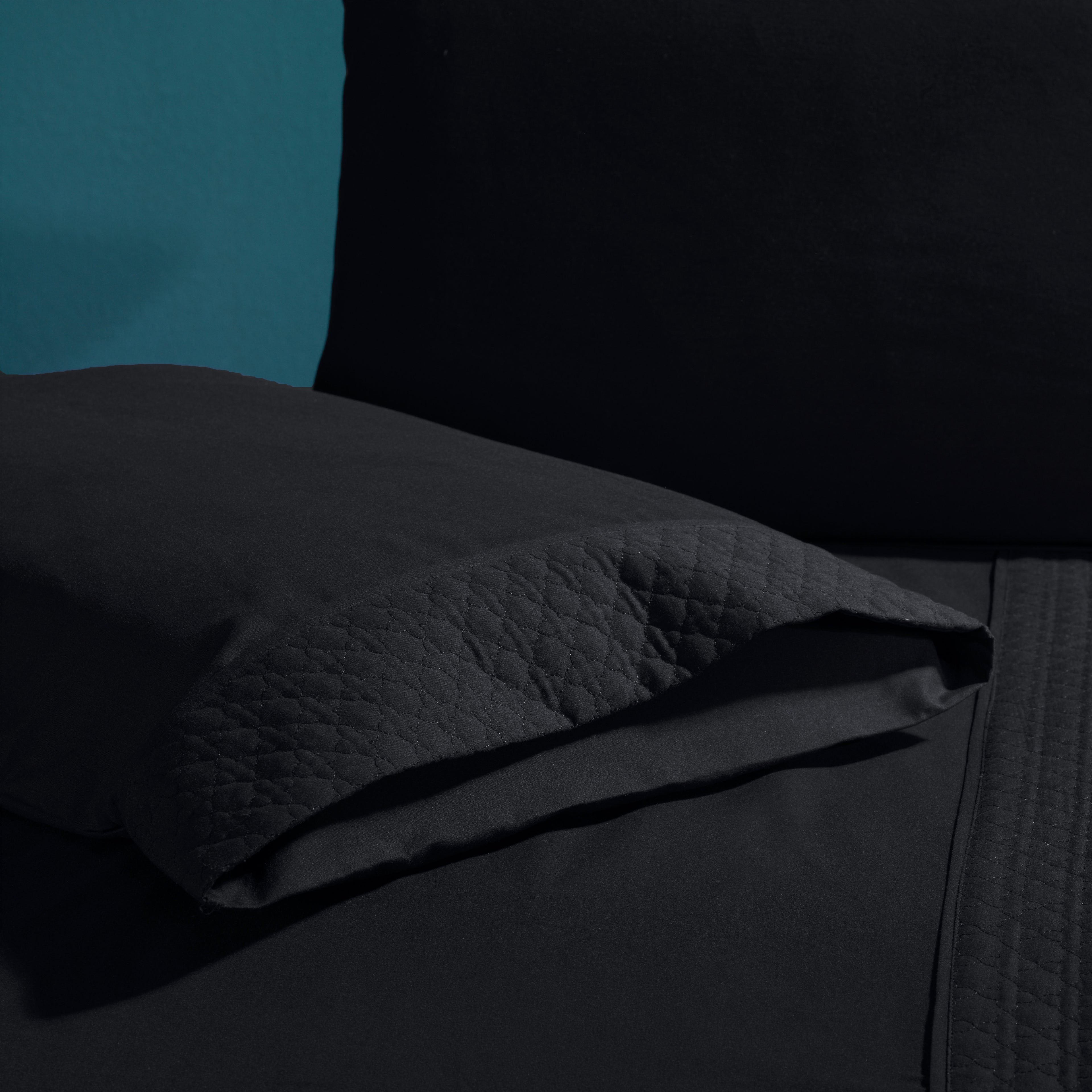 Quilted 4-Piece Sheet Set, Premium Hotel Quality