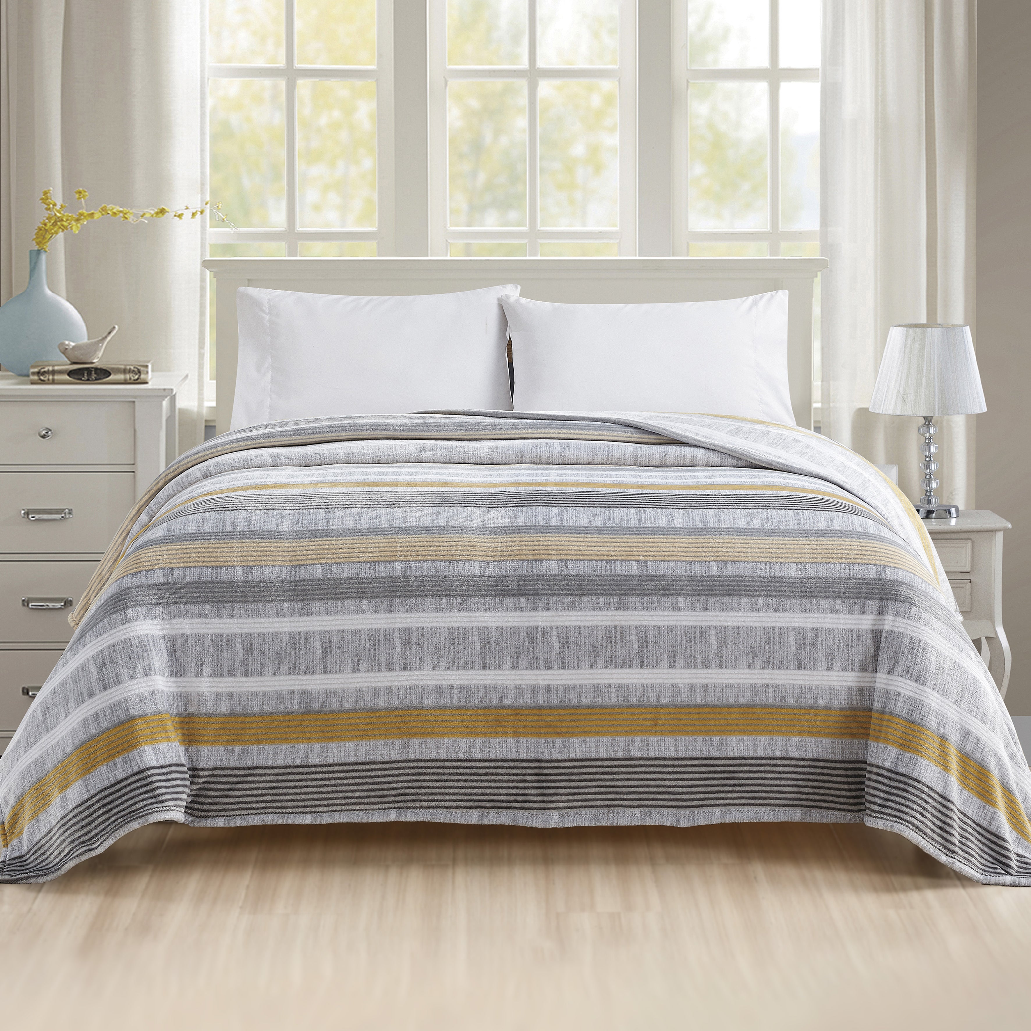 Printed Bed or Oversized Couch Blanket - Lightweight for All Season Warmth