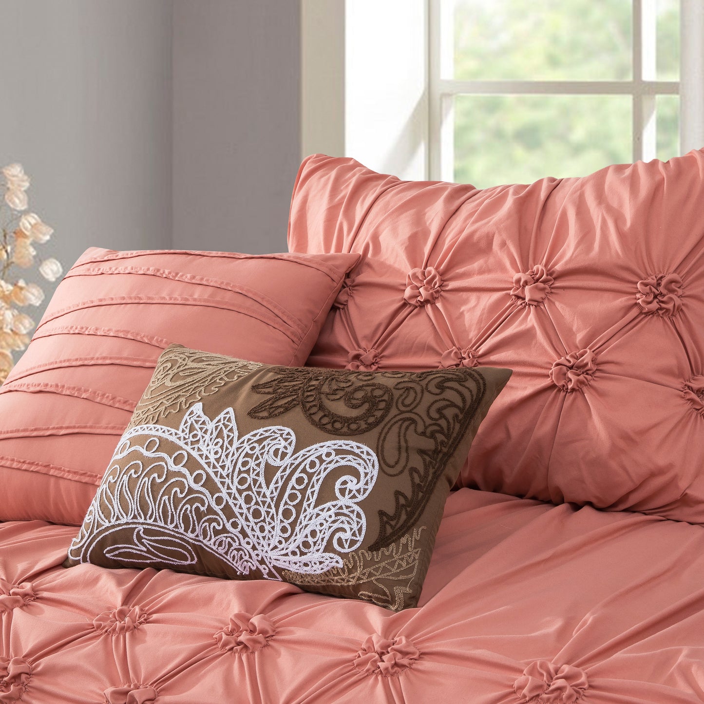 Elegant Comfort 12-Piece Ella Pleated Ruched Pintuck Comforter Set, Includes 6-Piece Sheet Set with Double Sided Storage Pockets