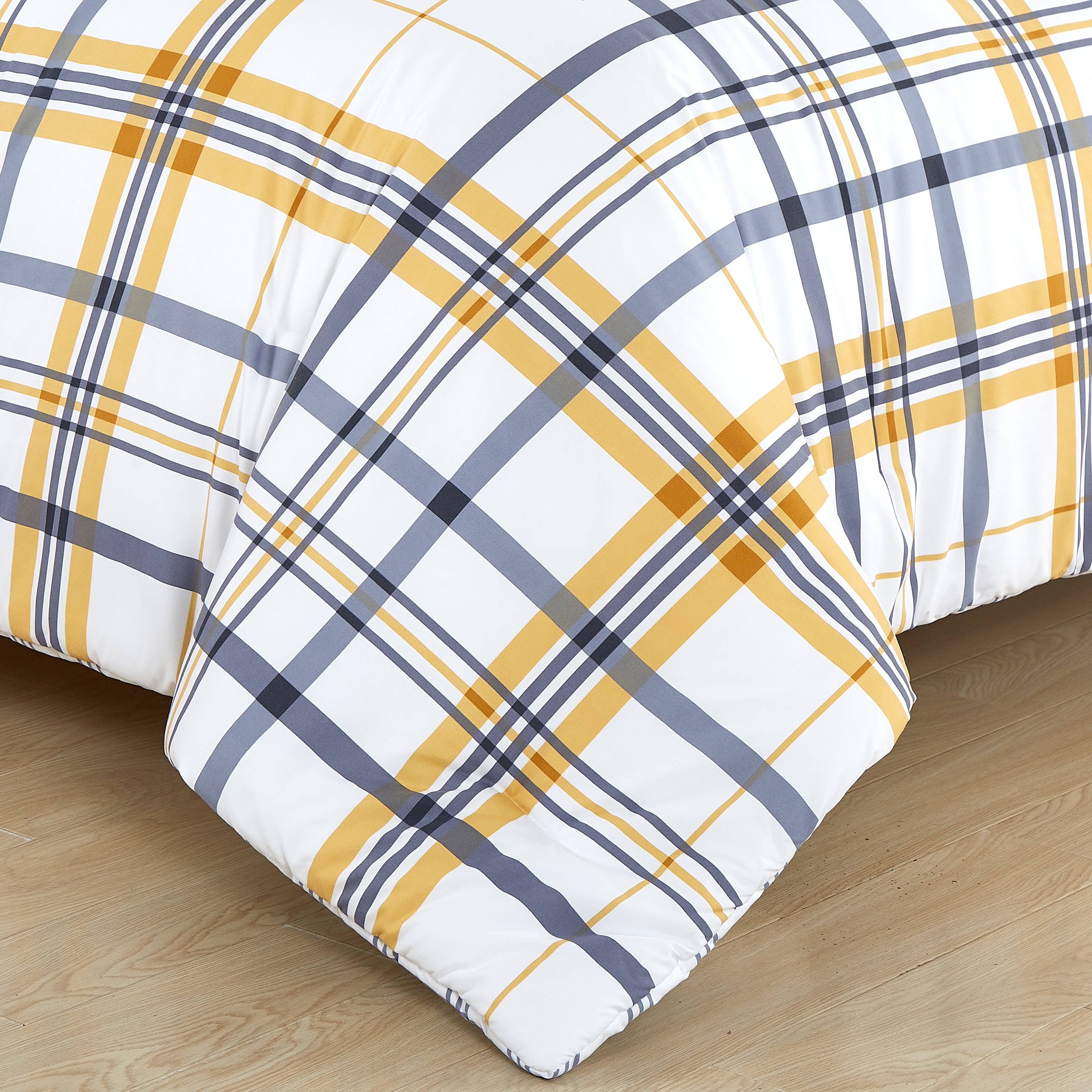 8-Piece Lodge Plaid and Patch Reversible Comforter Set - Includes 4-Piece Sheet Set with Double Sided Storage Pockets