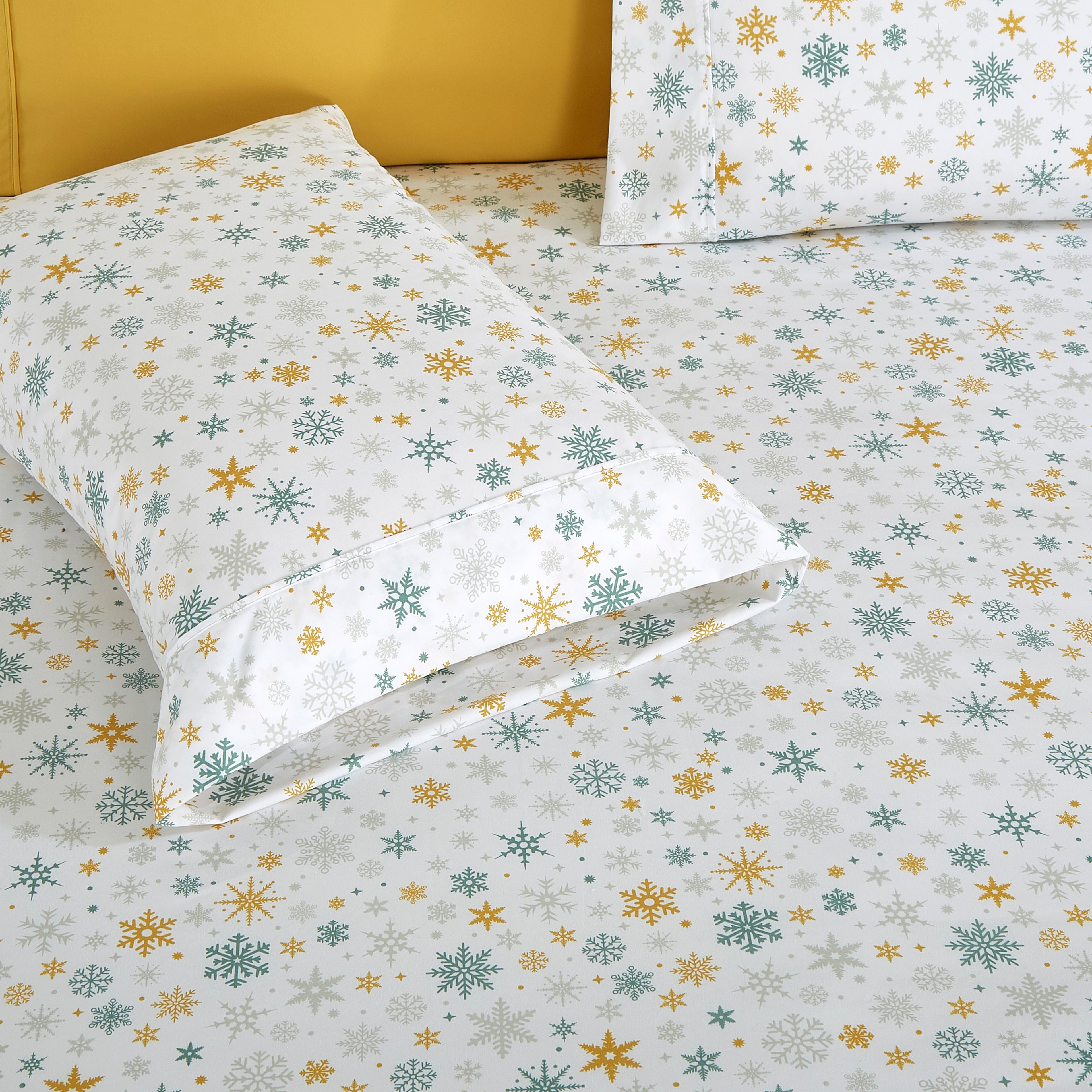 6-Piece Christmas & Holiday Sheet Set - Soft as a Hotel Premium Quality