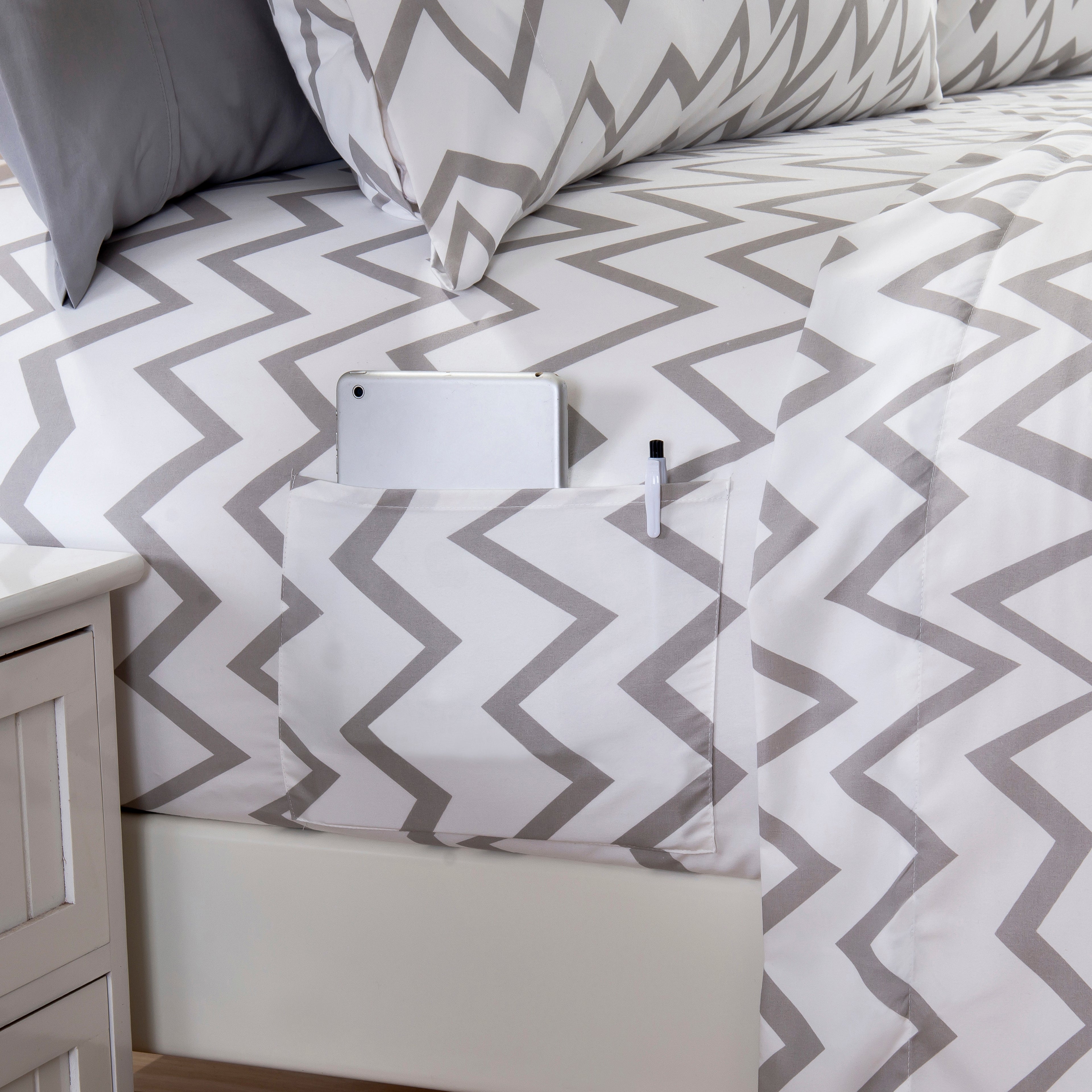 6-Piece Chevron Pattern - Soft as a Hotel Premium Quality Sheet Set