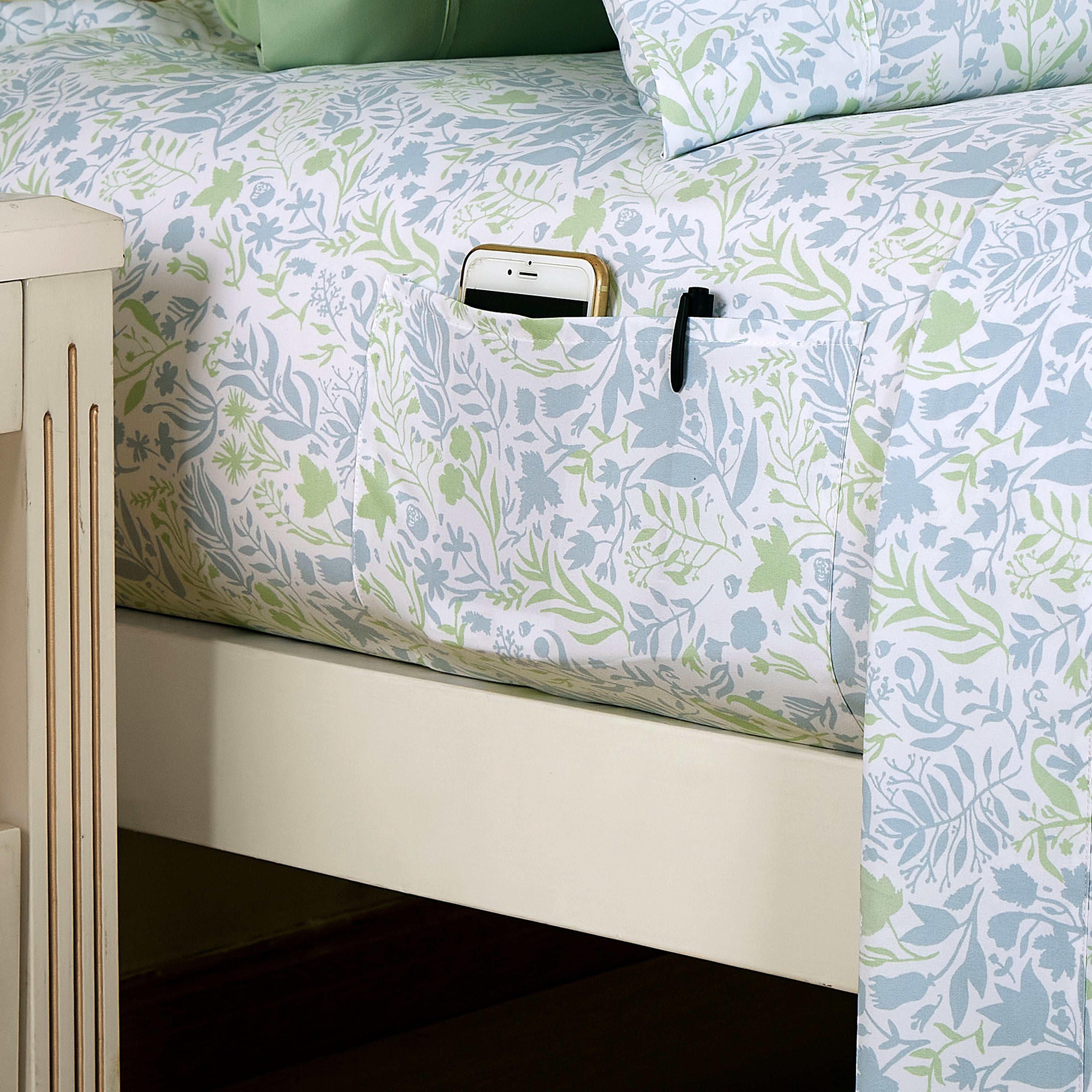 6-Piece Floral and Stripe Pattern Sheet Set - Soft as a Hotel Premium Quality Bedding