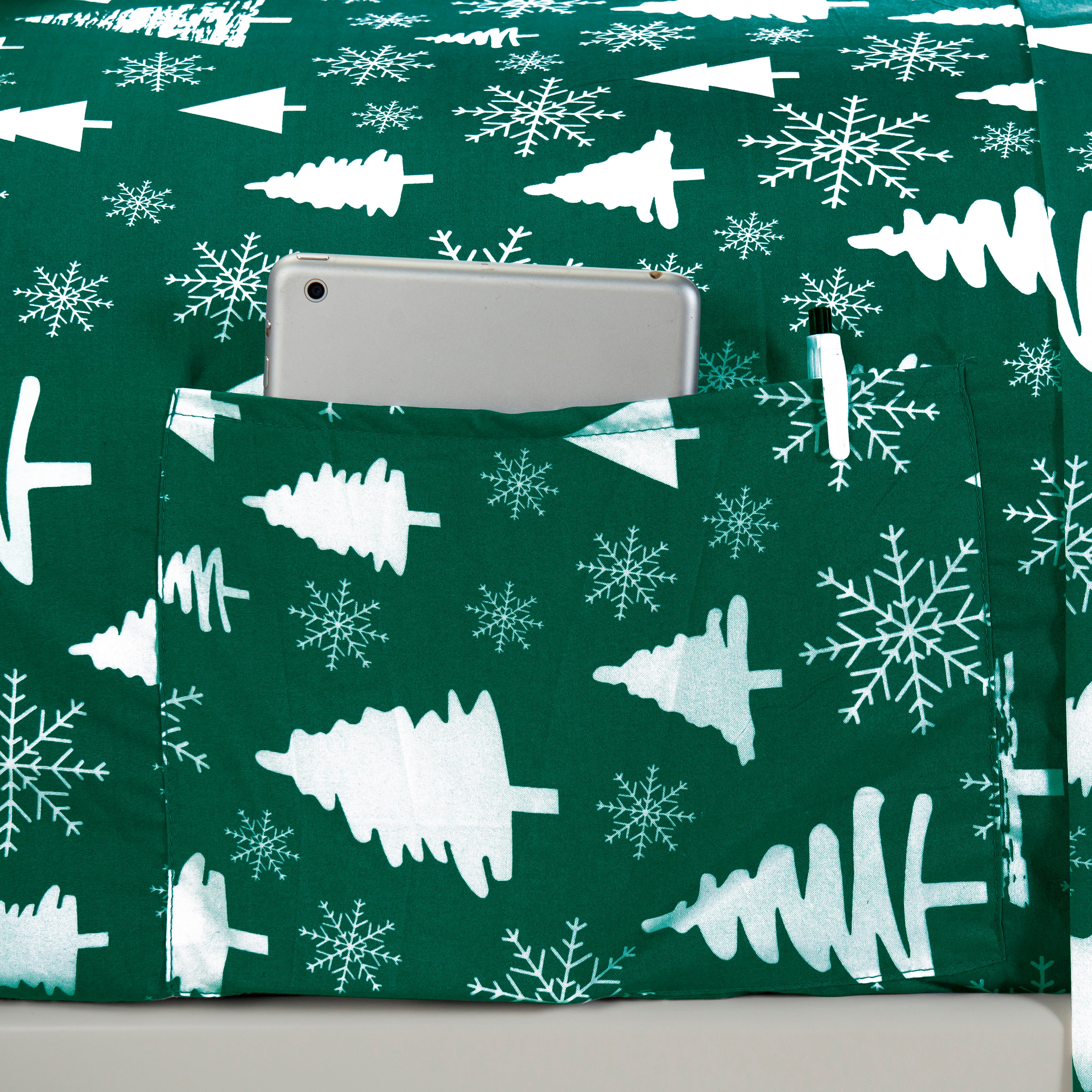 6-Piece Christmas & Holiday Sheet Set - Soft as a Hotel Premium Quality