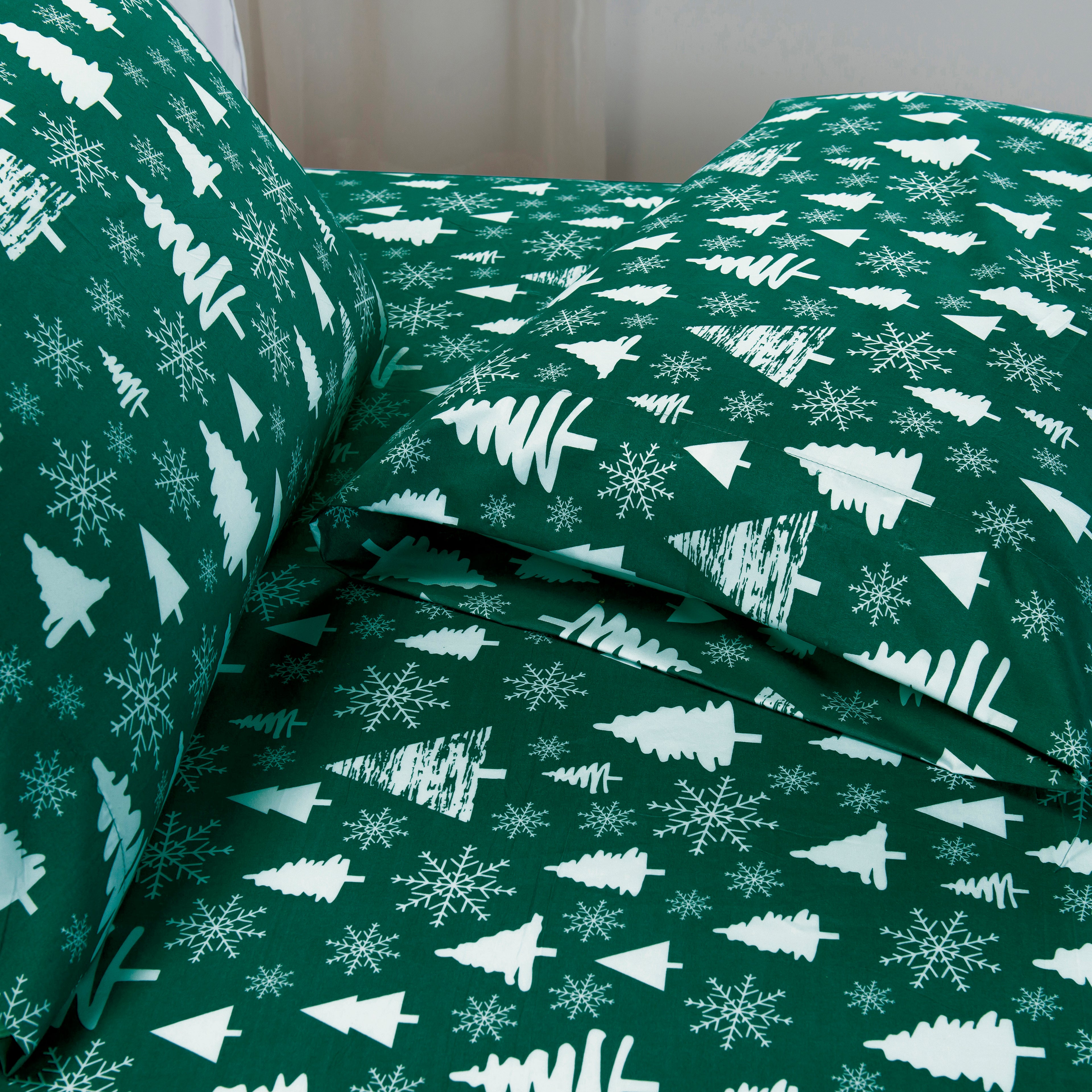 6-Piece Christmas & Holiday Sheet Set - Soft as a Hotel Premium Quality