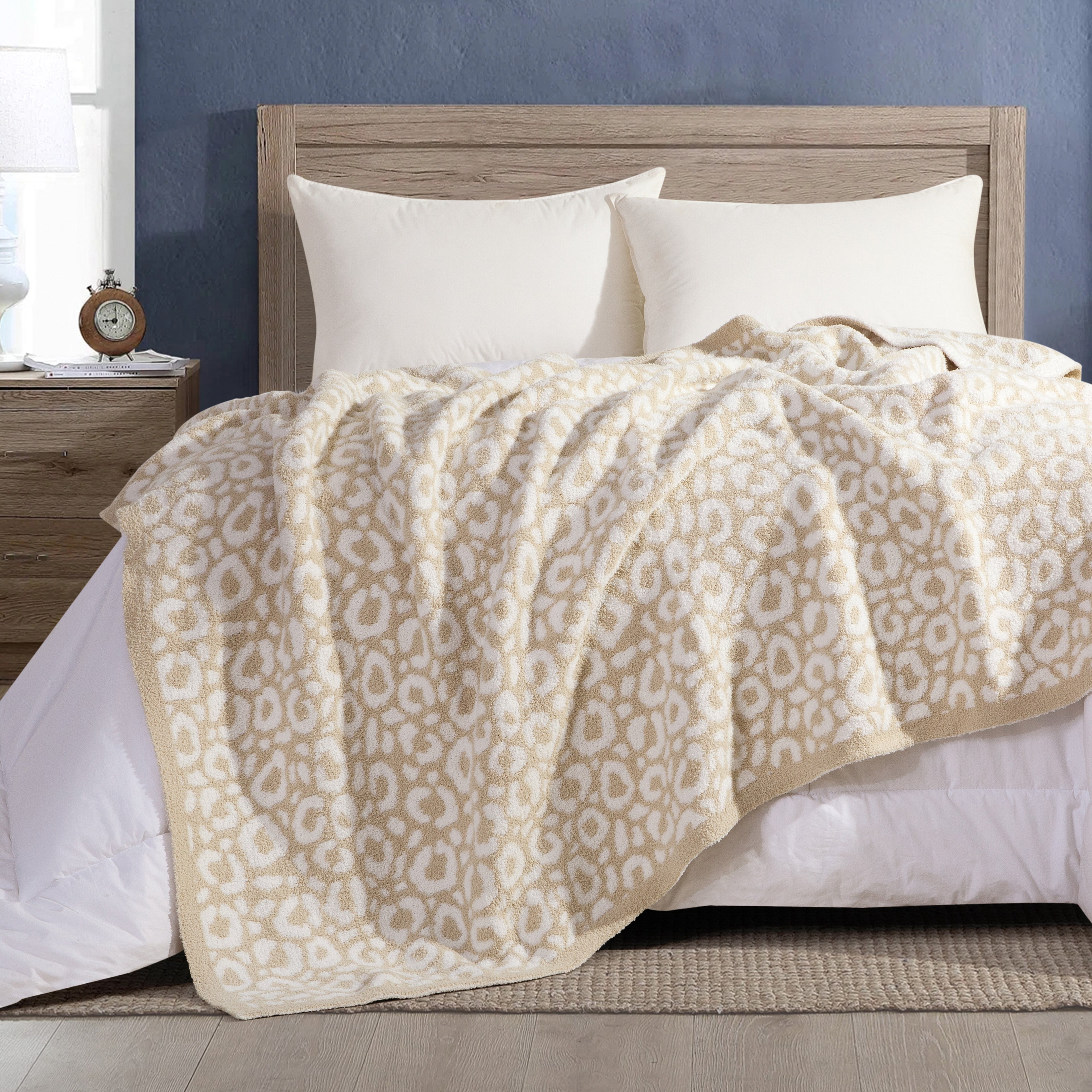 50" x 70"  Ultra Soft Checkered Knitted Throw Blanket