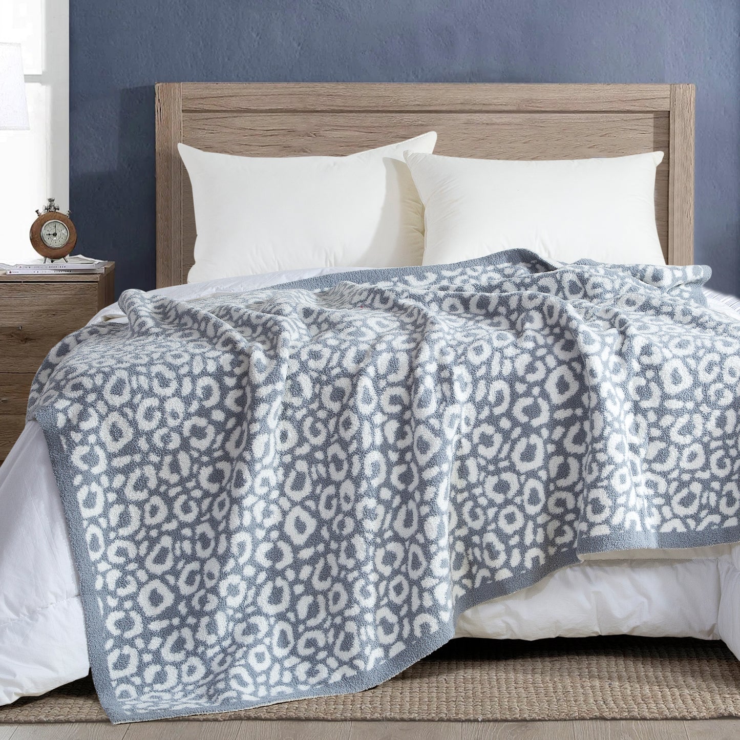 Elegant Comfort 50" x 70"  Ultra Soft Checkered Knitted Throw Blanket