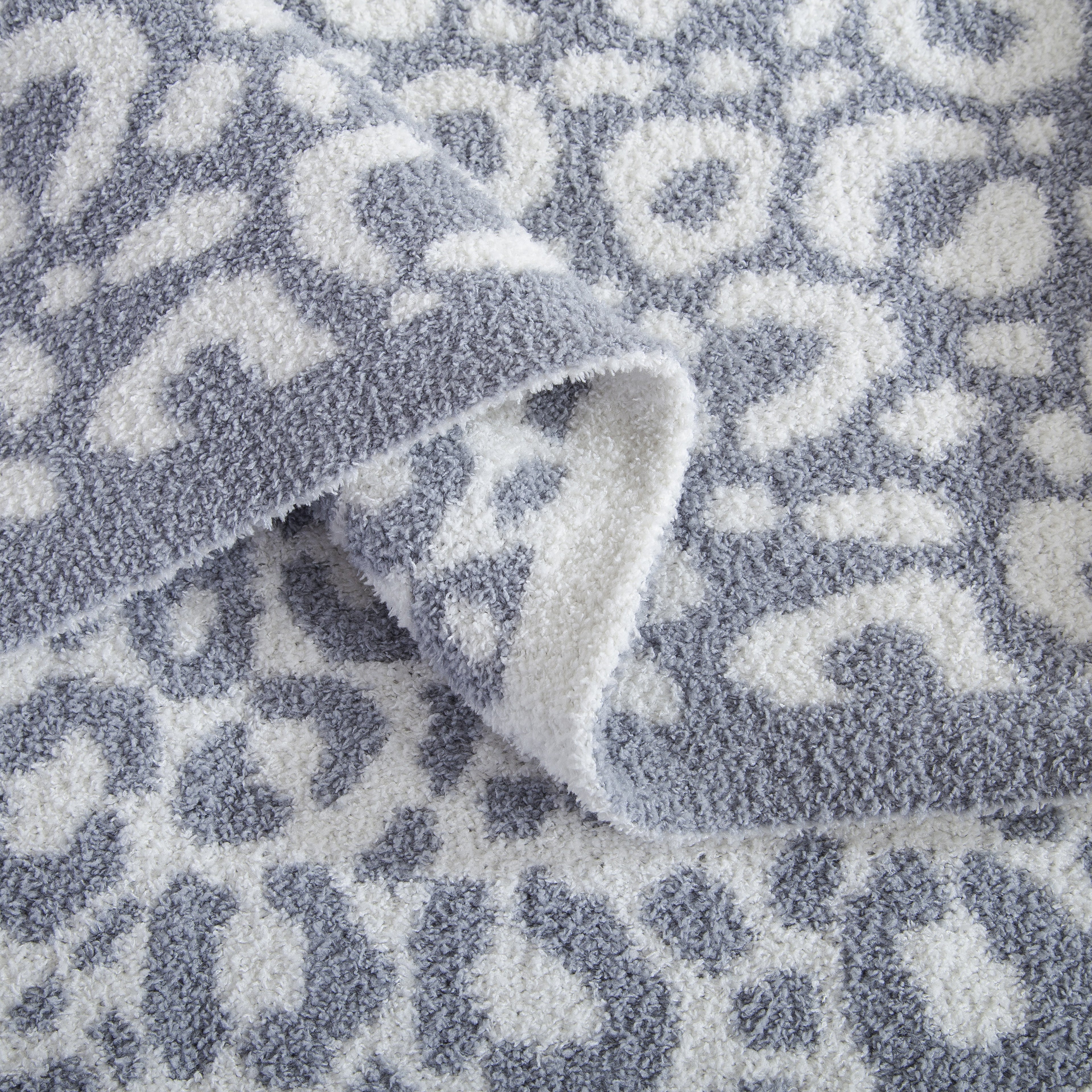 50" x 70"  Ultra Soft Checkered Knitted Throw Blanket