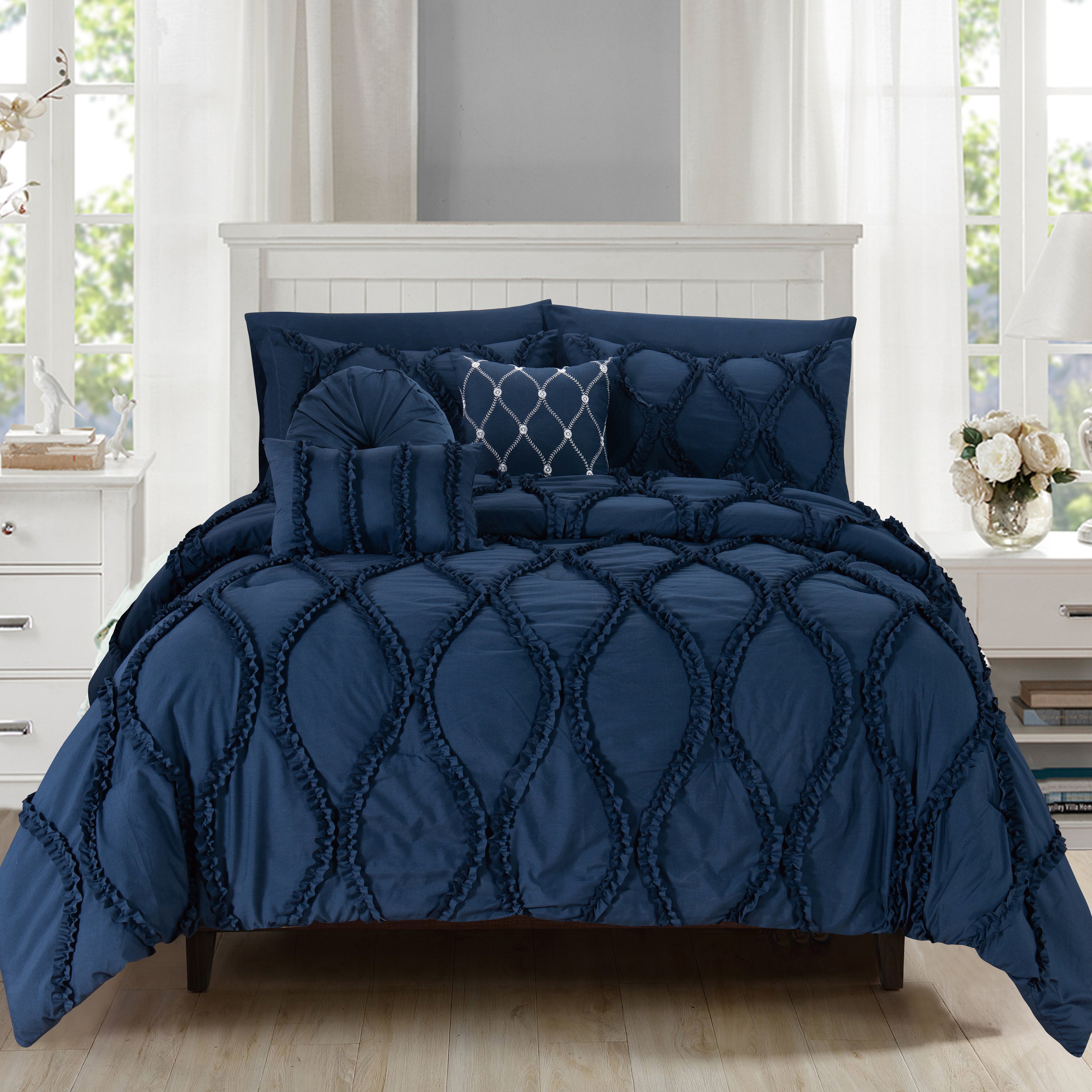 10-Piece Infinity Design Comforter Set - Includes 4-Piece Sheet Set with Double Sided Storage Pockets