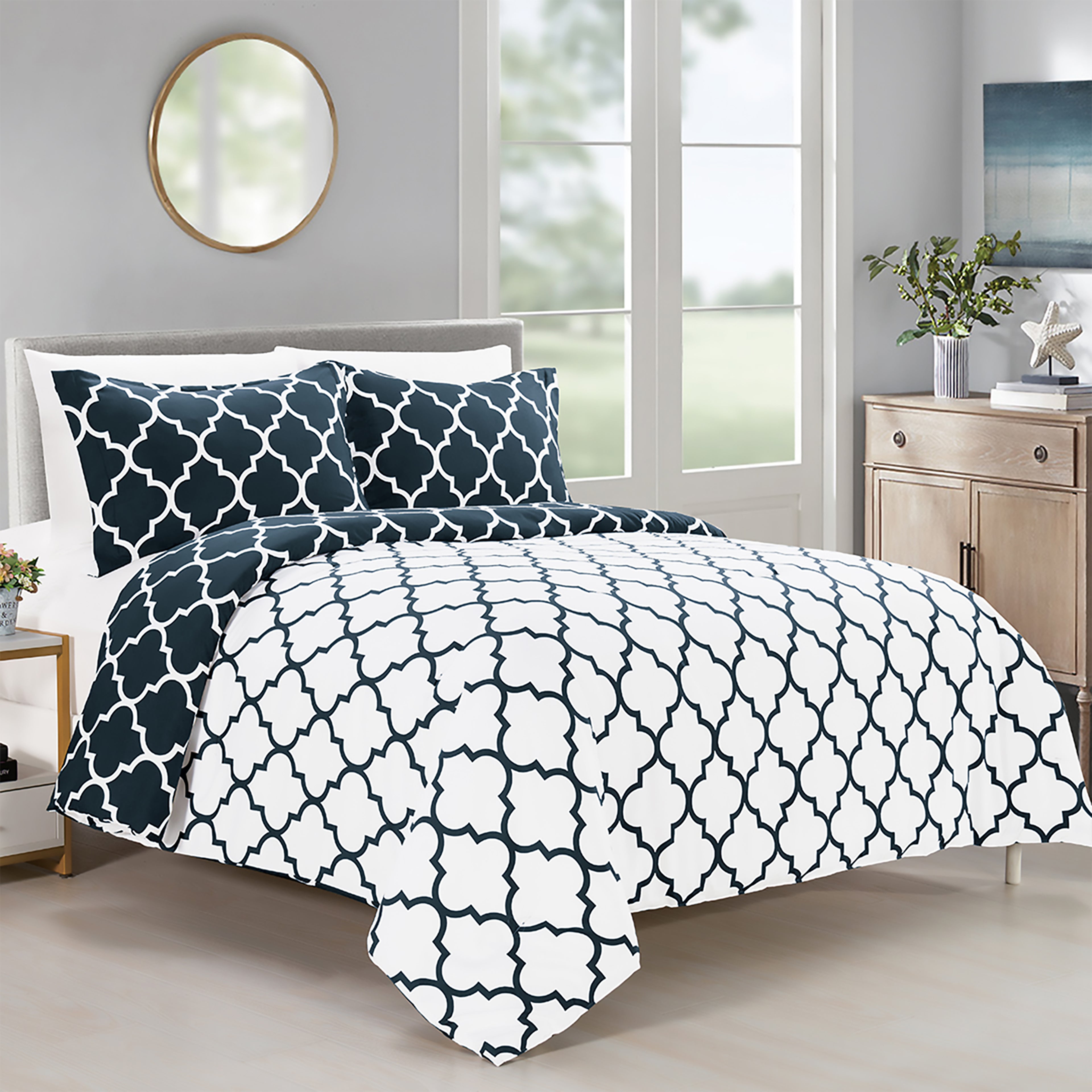 3-Piece Moroccan Trellis Reversible Comforter Set