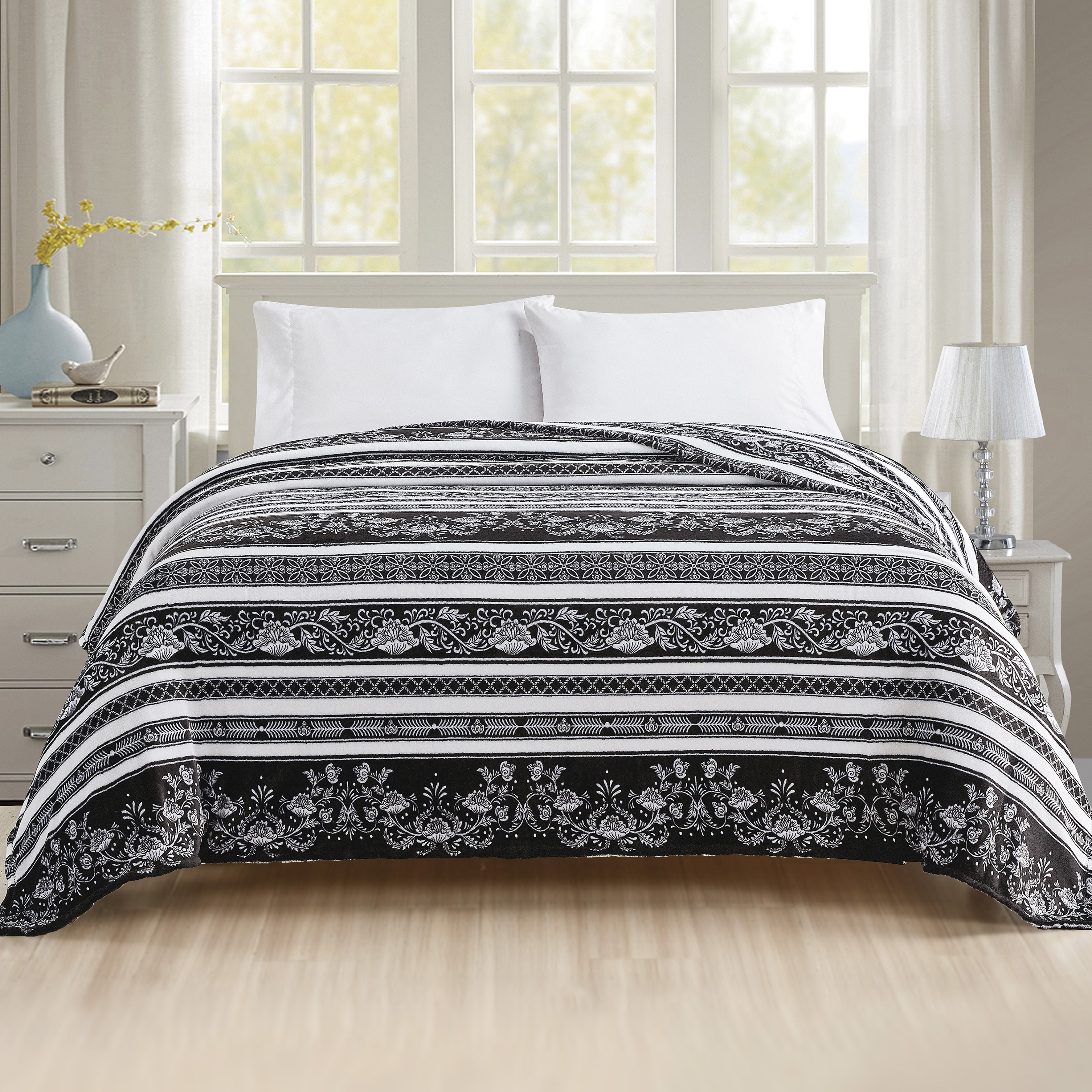Printed Bed or Oversized Couch Blanket - Lightweight for All Season Warmth
