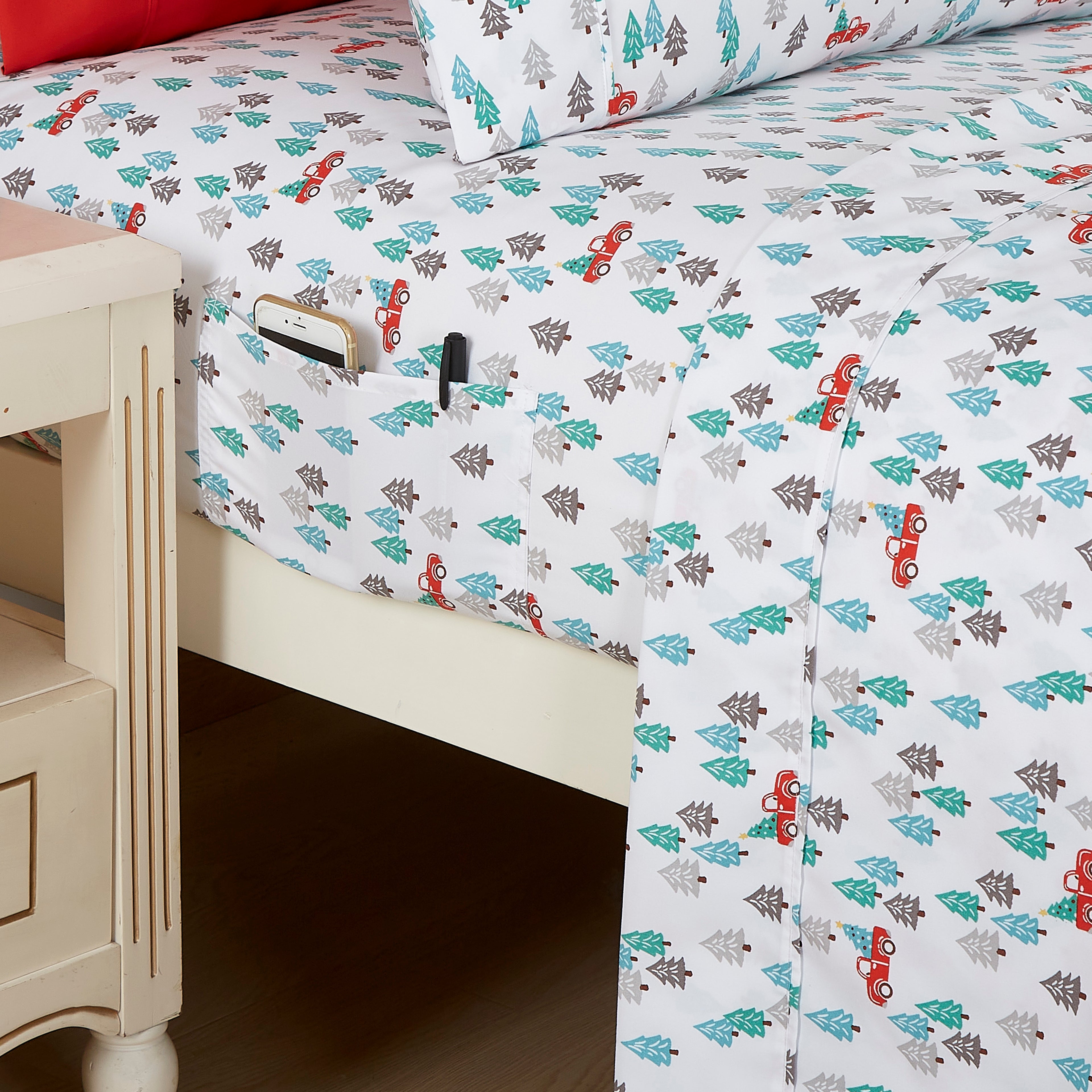6-Piece Christmas & Holiday Sheet Set - Soft as a Hotel Premium Quality