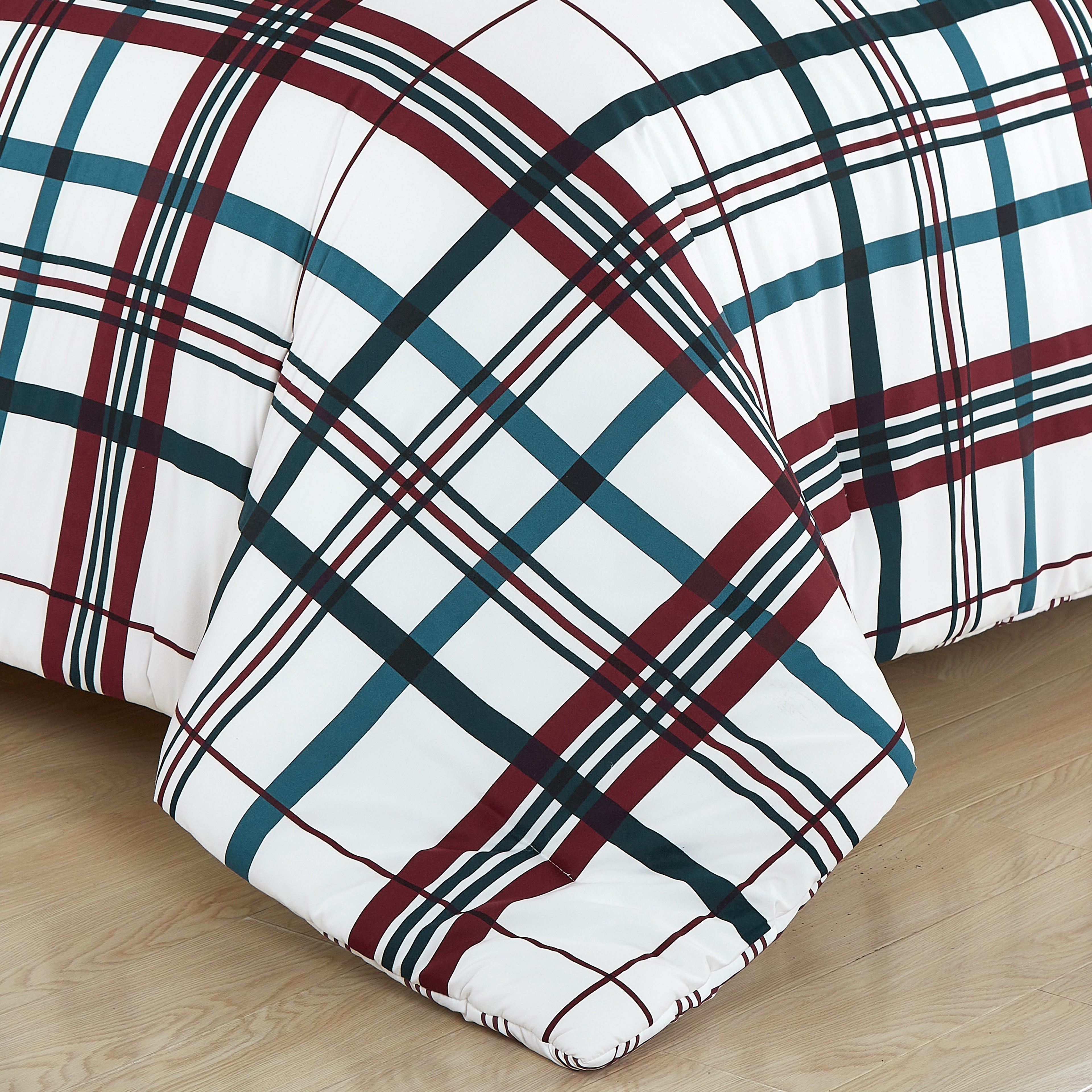 8-Piece Lodge Plaid and Patch Reversible Comforter Set - Includes 4-Piece Sheet Set with Double Sided Storage Pockets