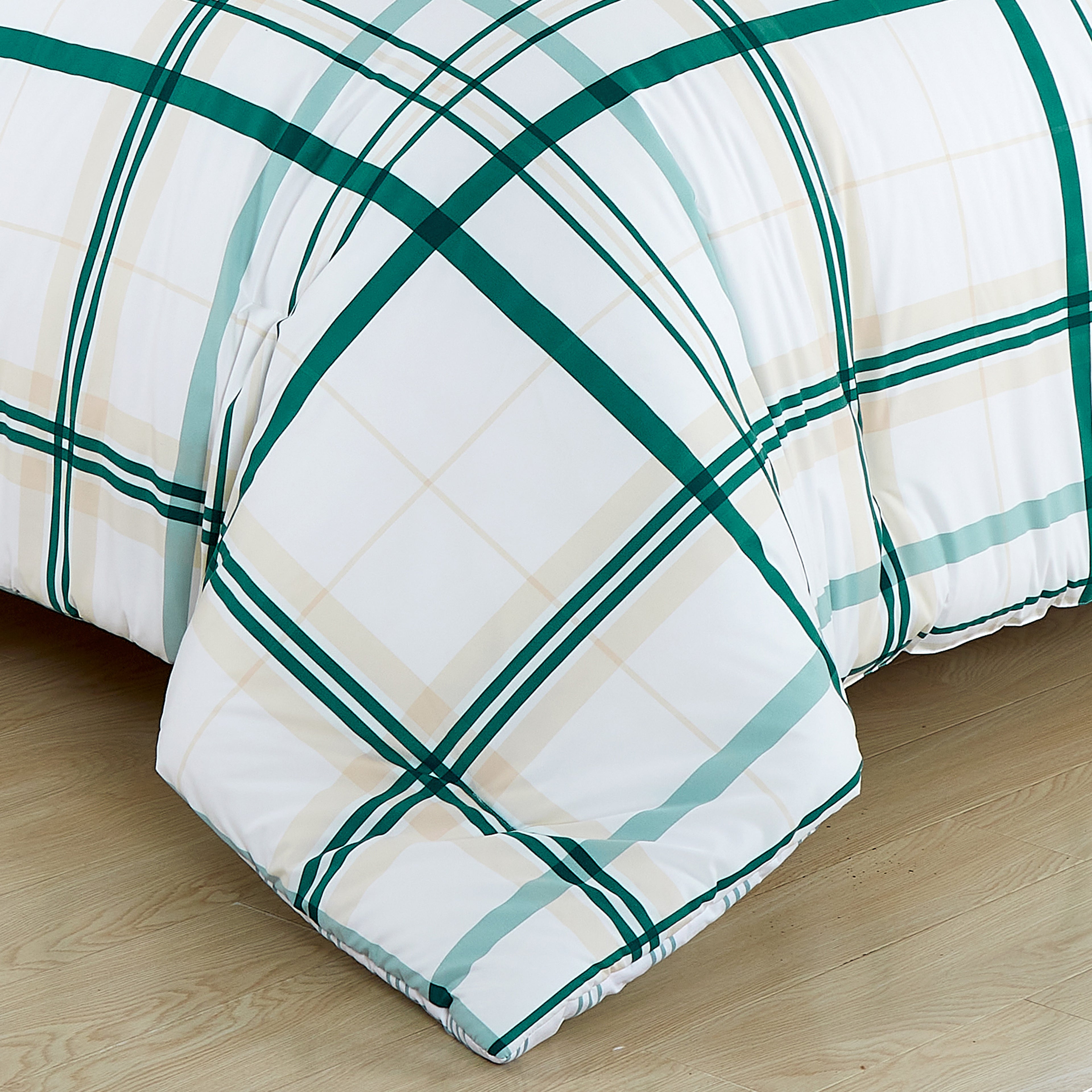 8-Piece Lodge Plaid and Patch Reversible Comforter Set - Includes 4-Piece Sheet Set with Double Sided Storage Pockets