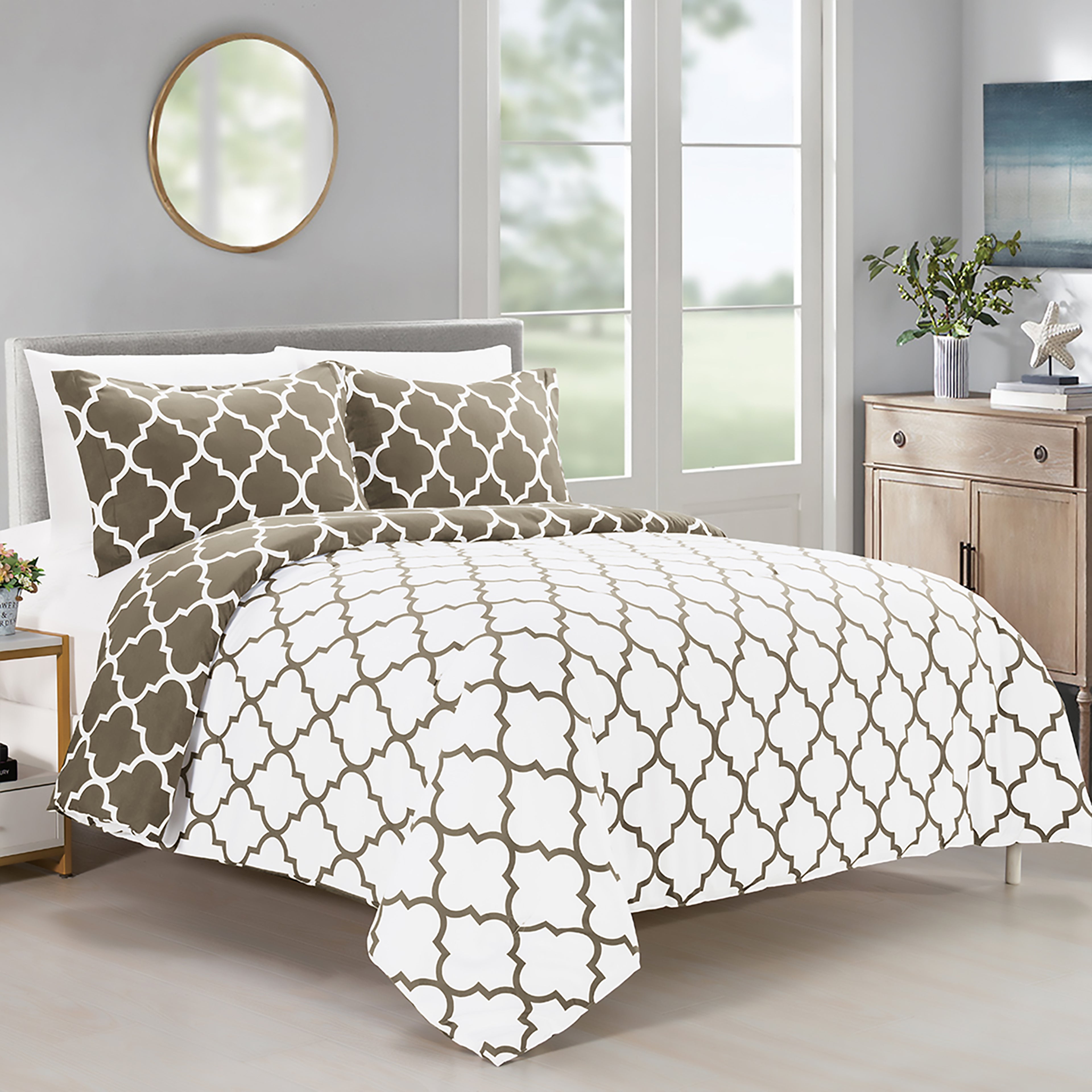 3-Piece Moroccan Trellis Reversible Comforter Set