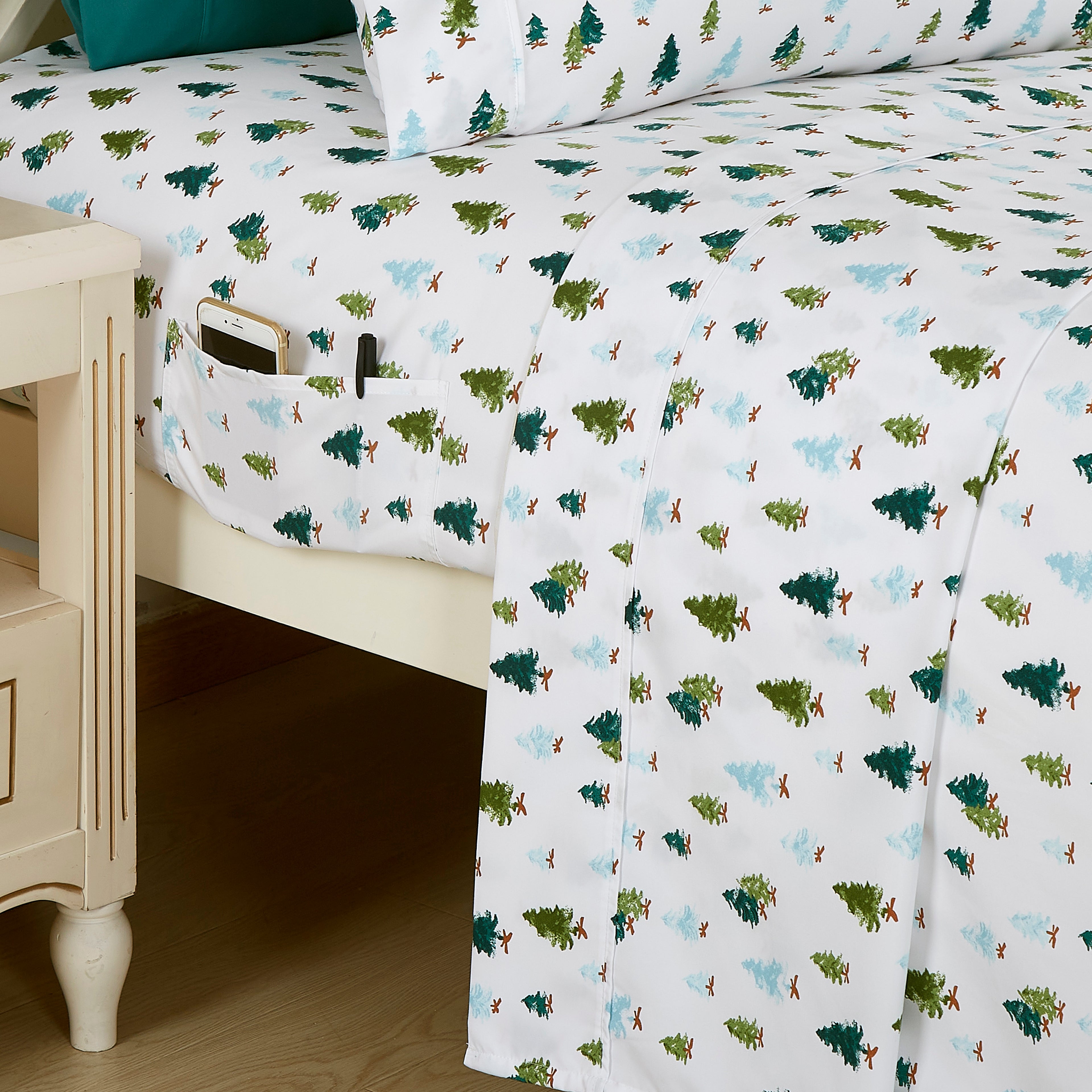 6-Piece Christmas & Holiday Sheet Set - Soft as a Hotel Premium Quality