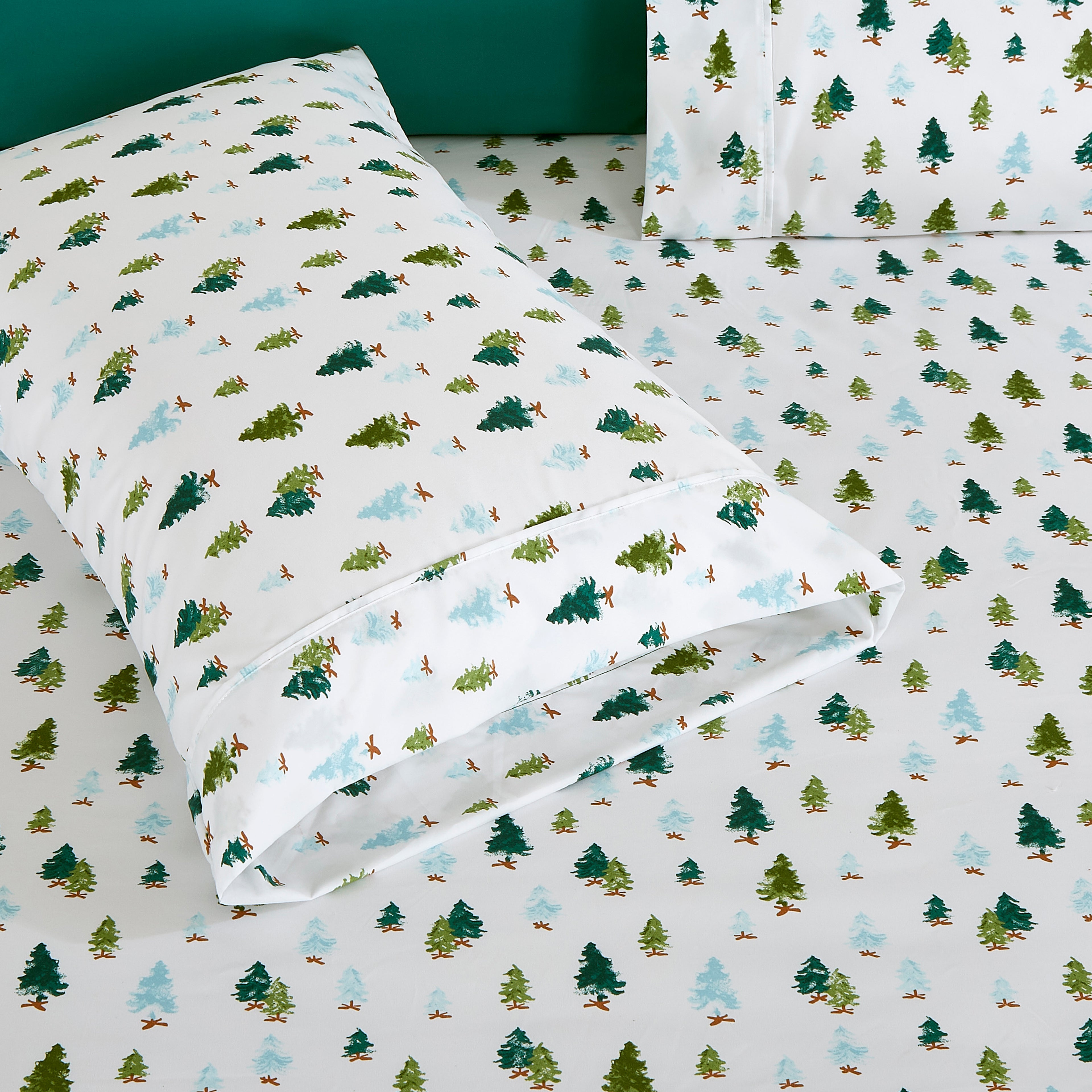 6-Piece Christmas & Holiday Sheet Set - Soft as a Hotel Premium Quality